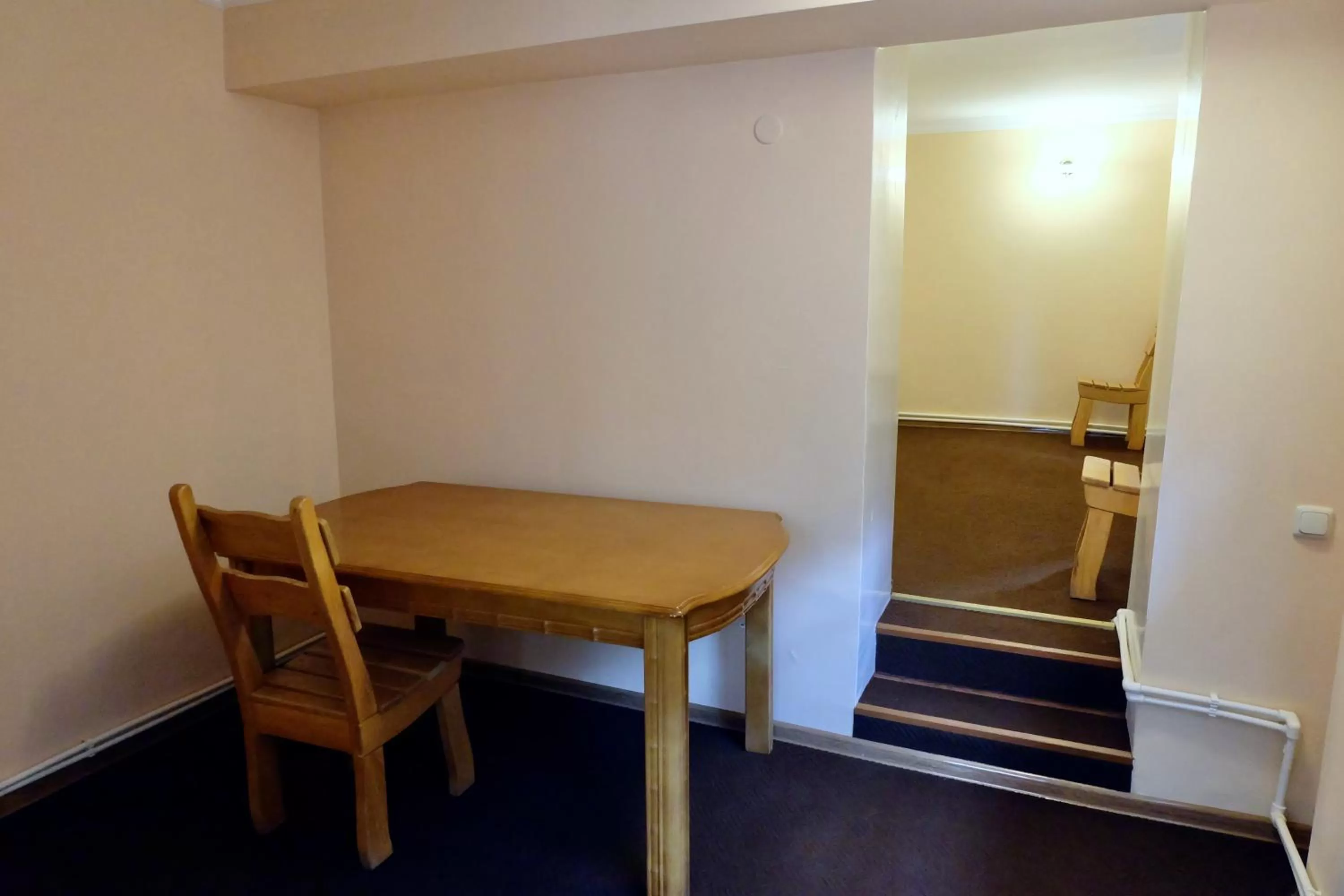 Photo of the whole room in Dil Hill by Sam