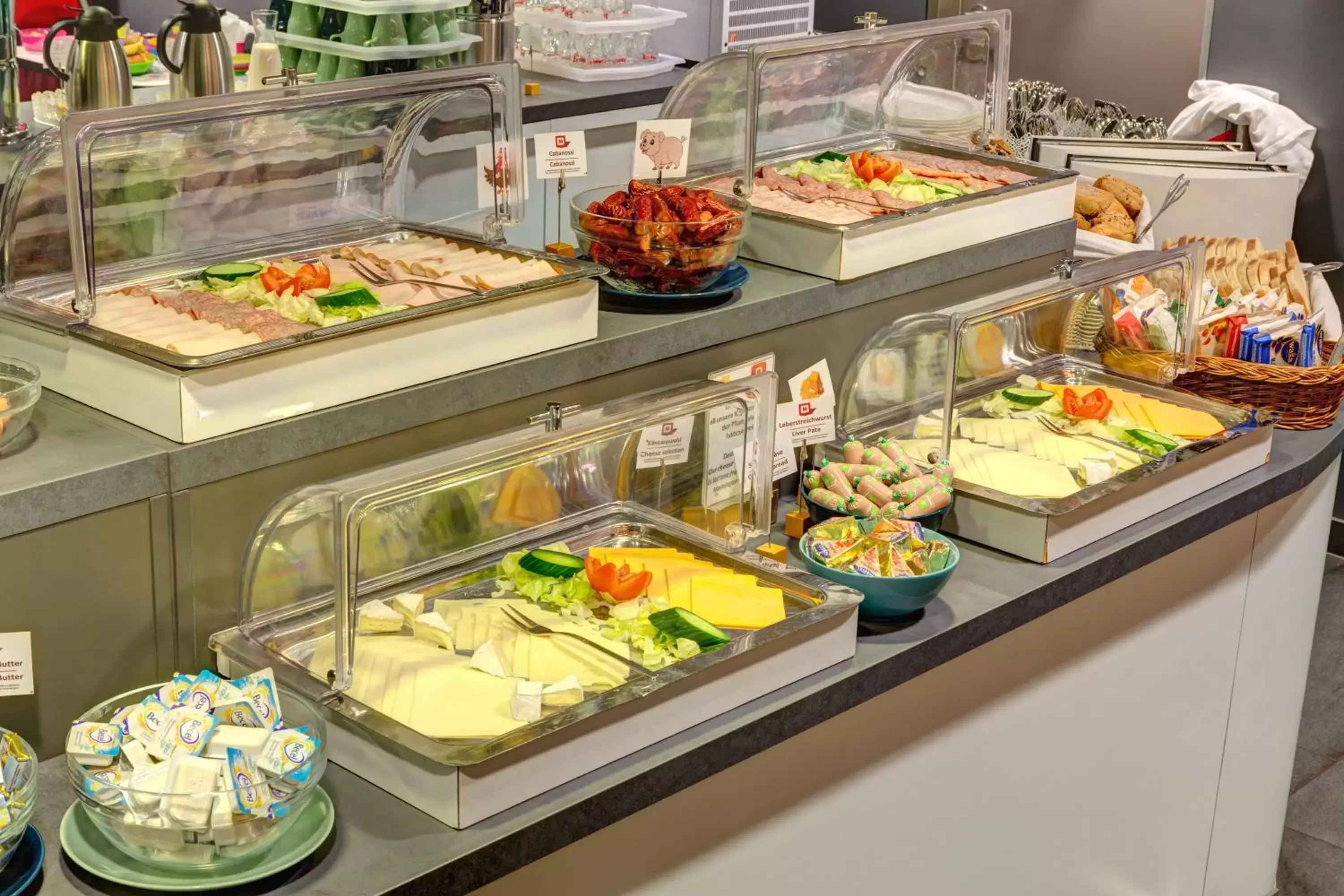 Buffet breakfast, Food in MEININGER Hotel Wien Downtown Sissi