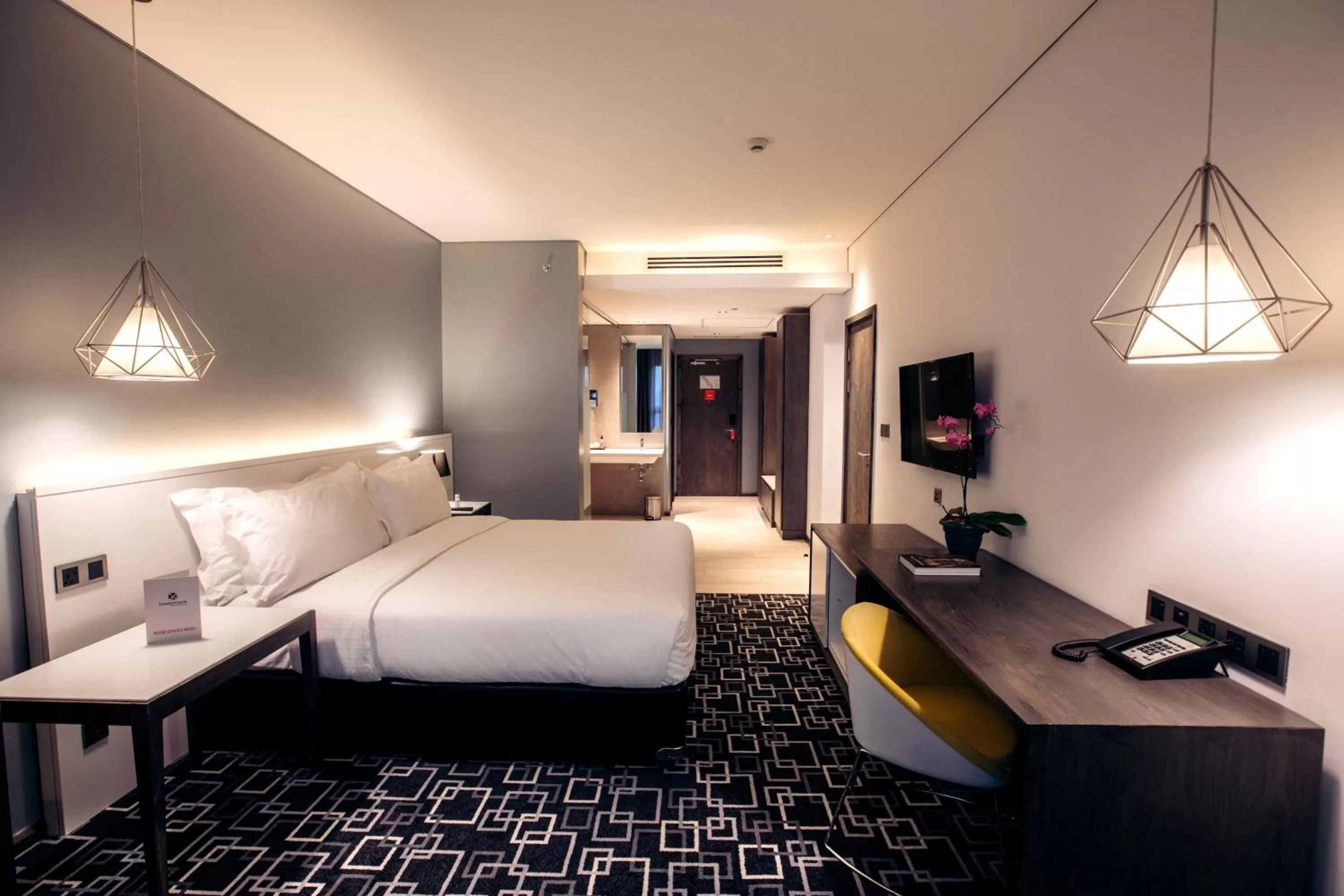 Living room, Bed in Trademark Hotel, a Member of Design Hotels