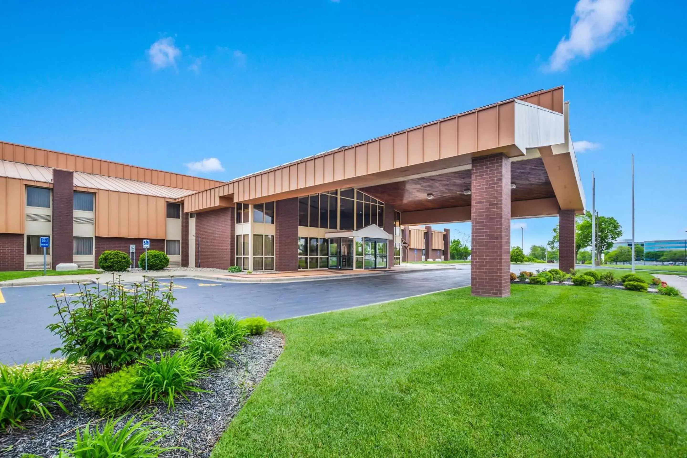 Property Building in Quality Inn & Suites Florence- Cincinnati South