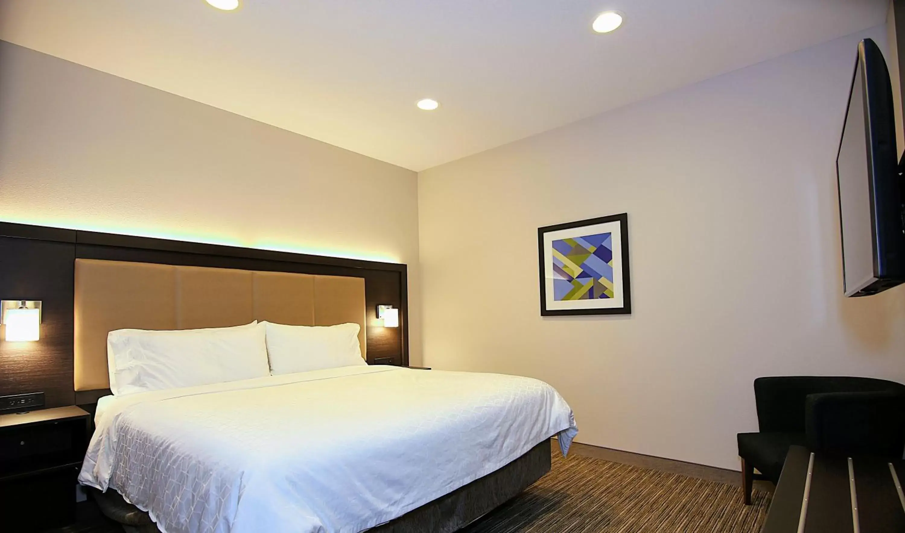 Photo of the whole room, Bed in Holiday Inn Express Hotel & Suites Ashland, an IHG Hotel