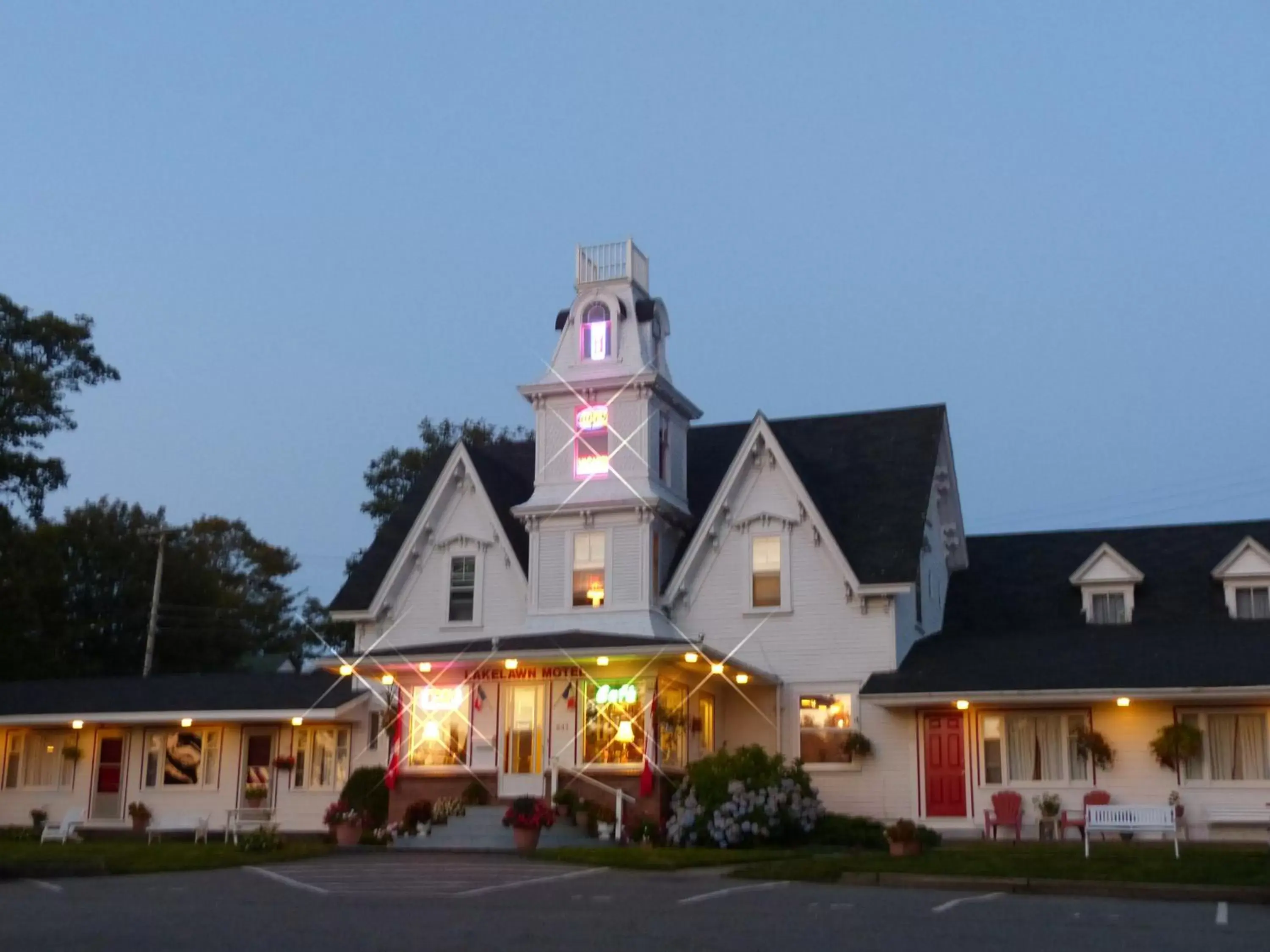 Property Building in Lakelawn B&B and Motel