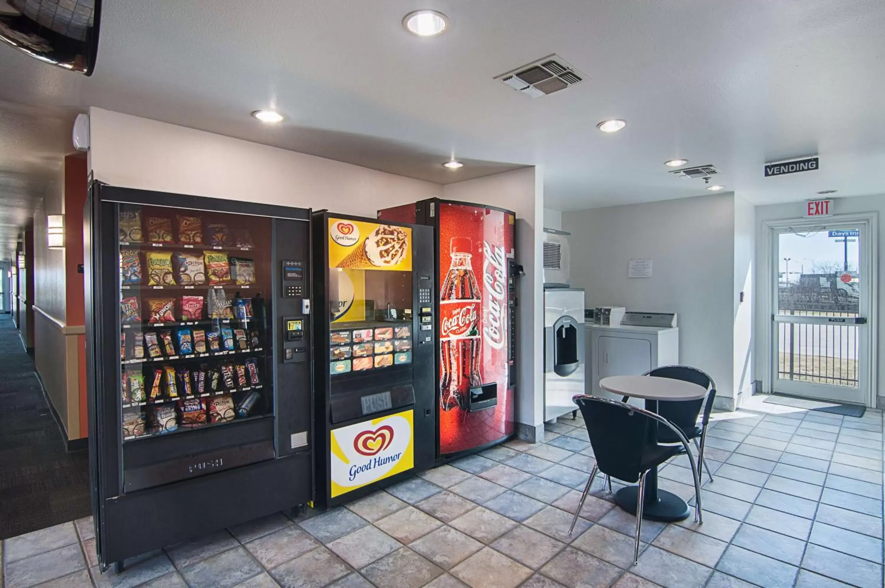 Seating area in Motel 6-Terrell, TX