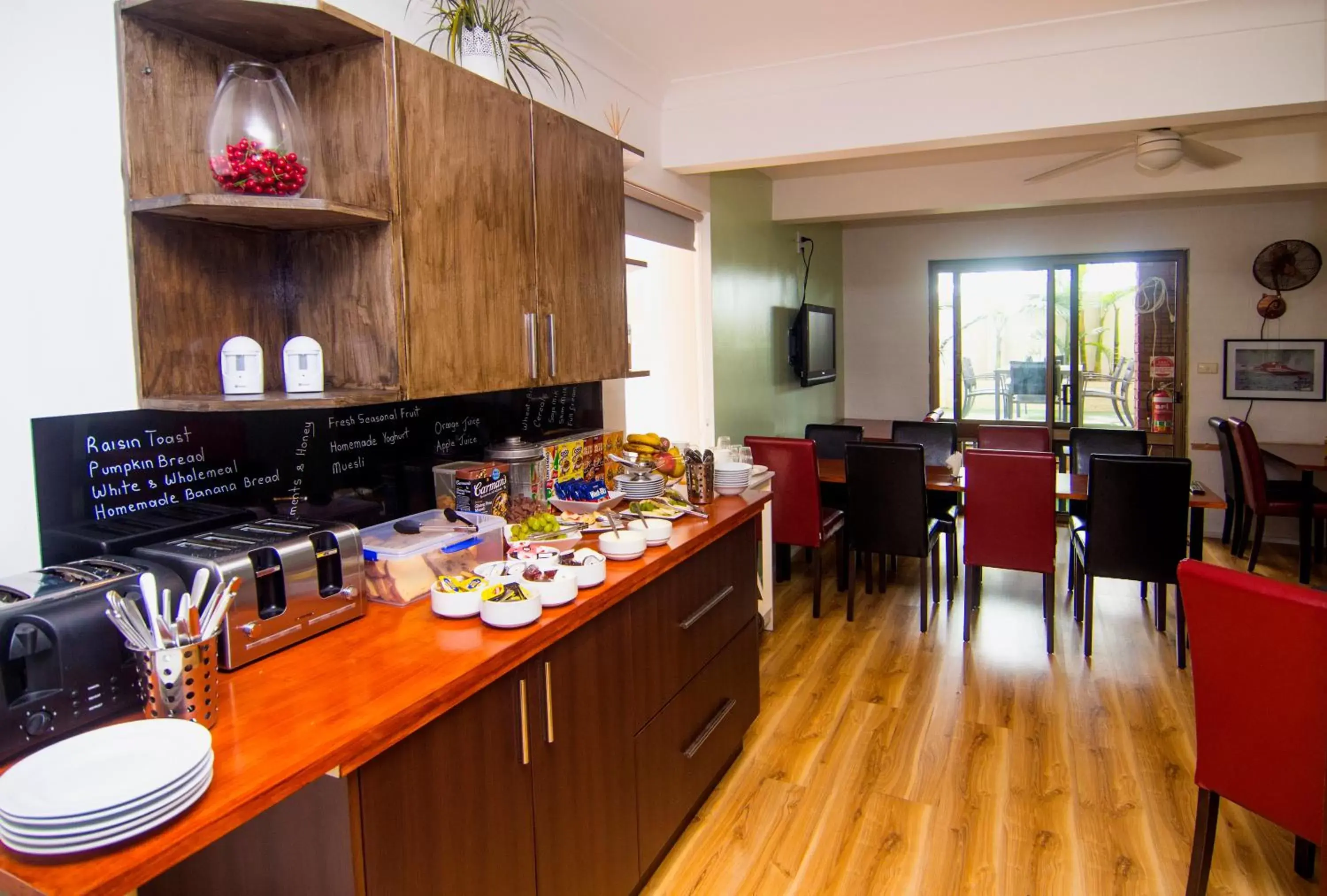 Breakfast, Restaurant/Places to Eat in Crescent Motel Taree