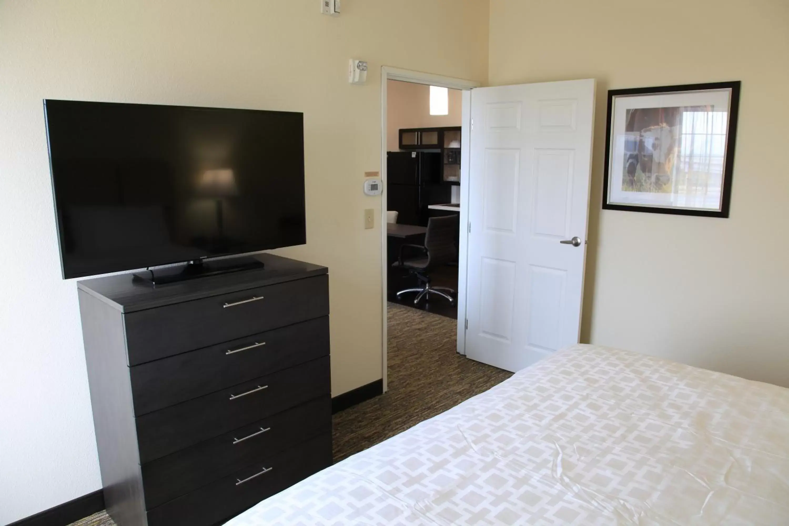 Bedroom, TV/Entertainment Center in Candlewood Suites - Austin North, an IHG Hotel
