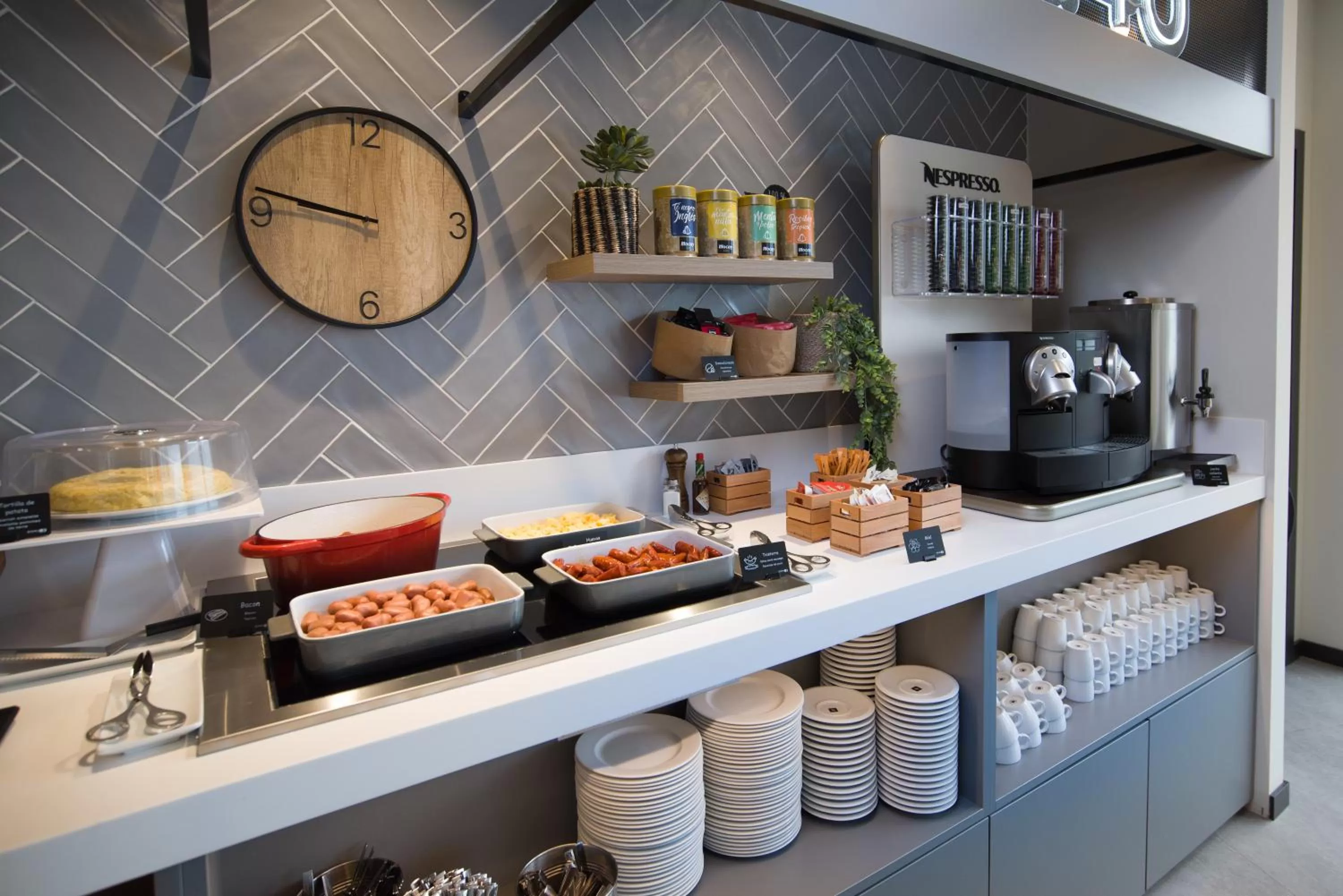 Buffet breakfast in Hotel Bed4U Santander