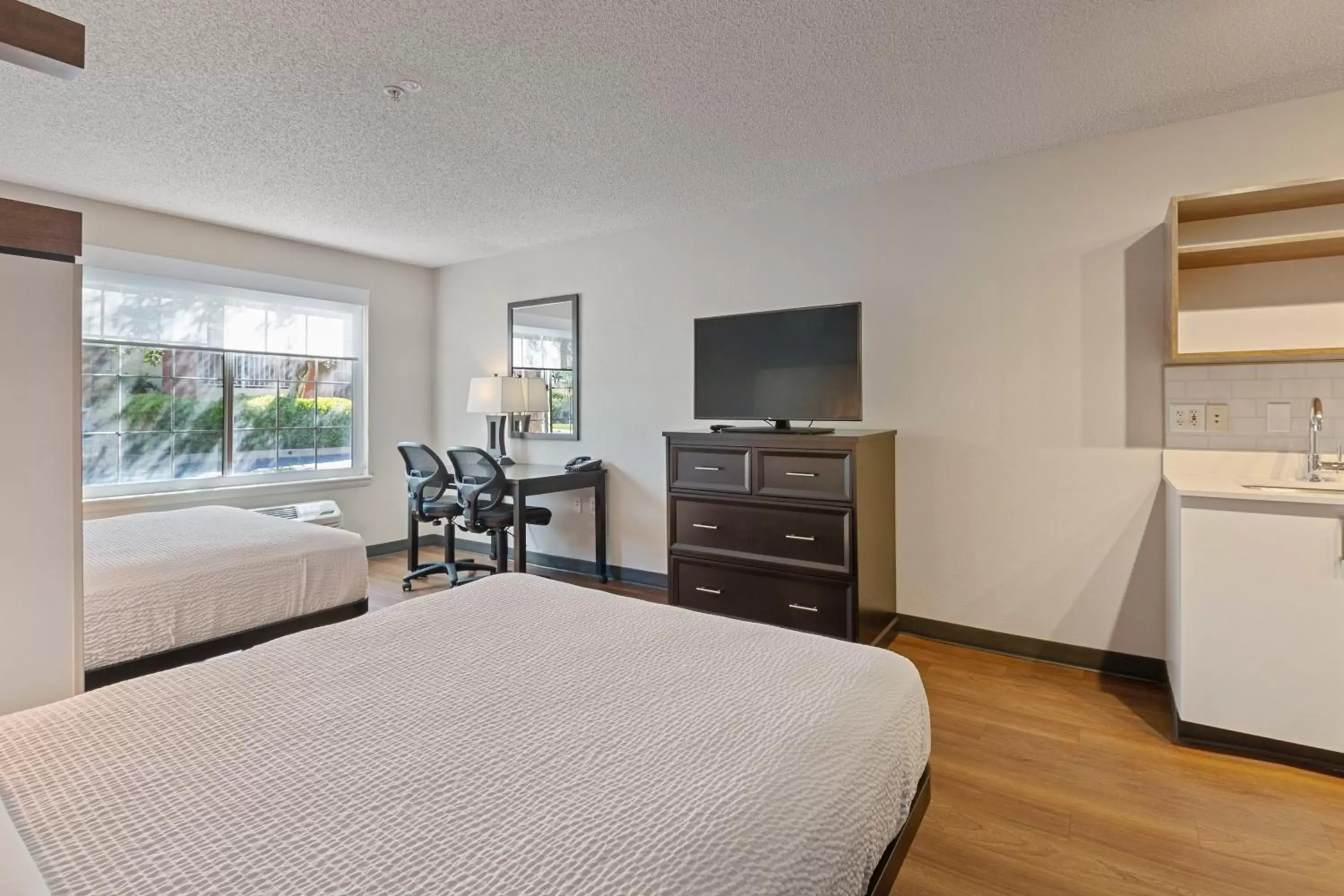 Bed in Extended Stay America Suites - San Jose - Milpitas - McCarthy Ranch
