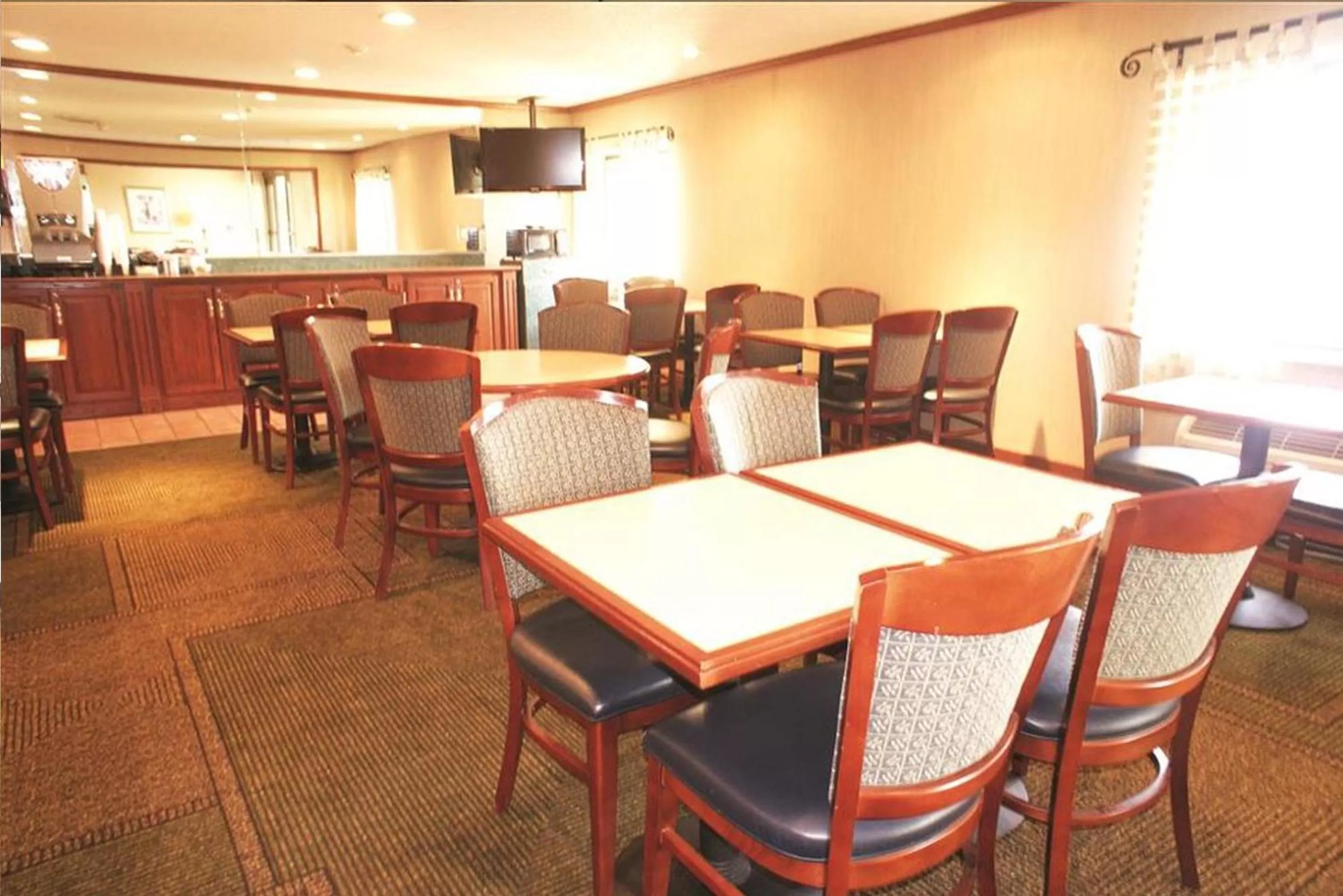 Restaurant/places to eat in La Quinta Inn by Wyndham Detroit Southgate
