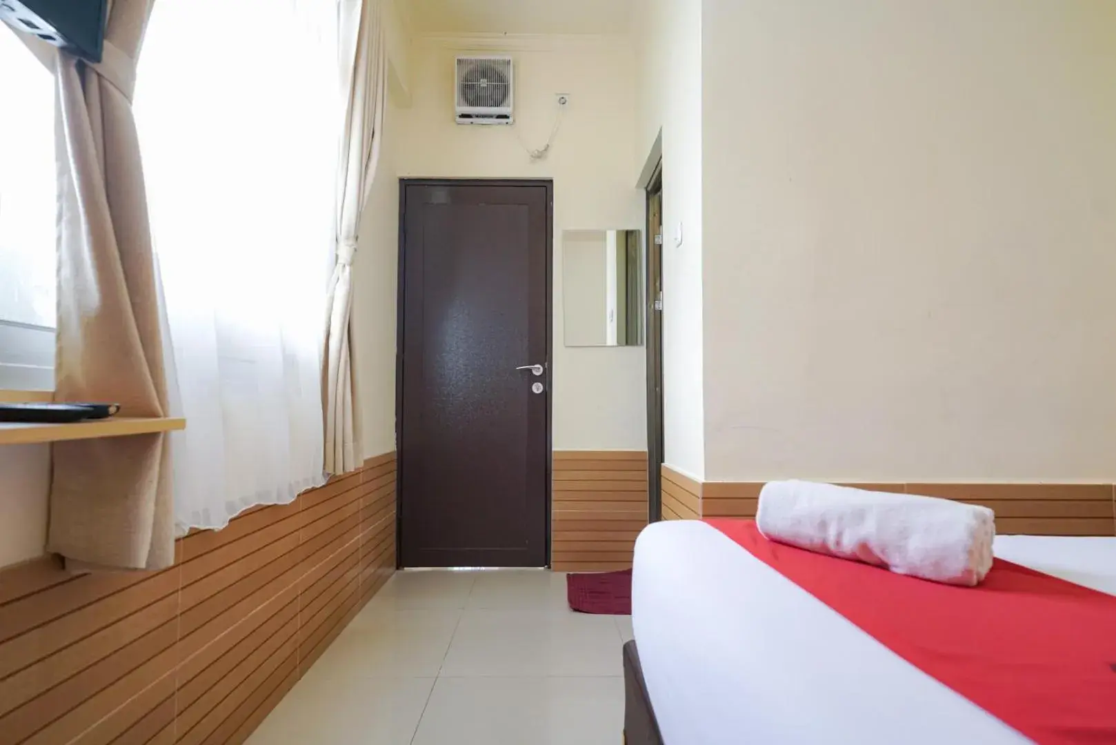 Bedroom, Bed in RedDoorz near Exit Toll Sirkuit Sentul