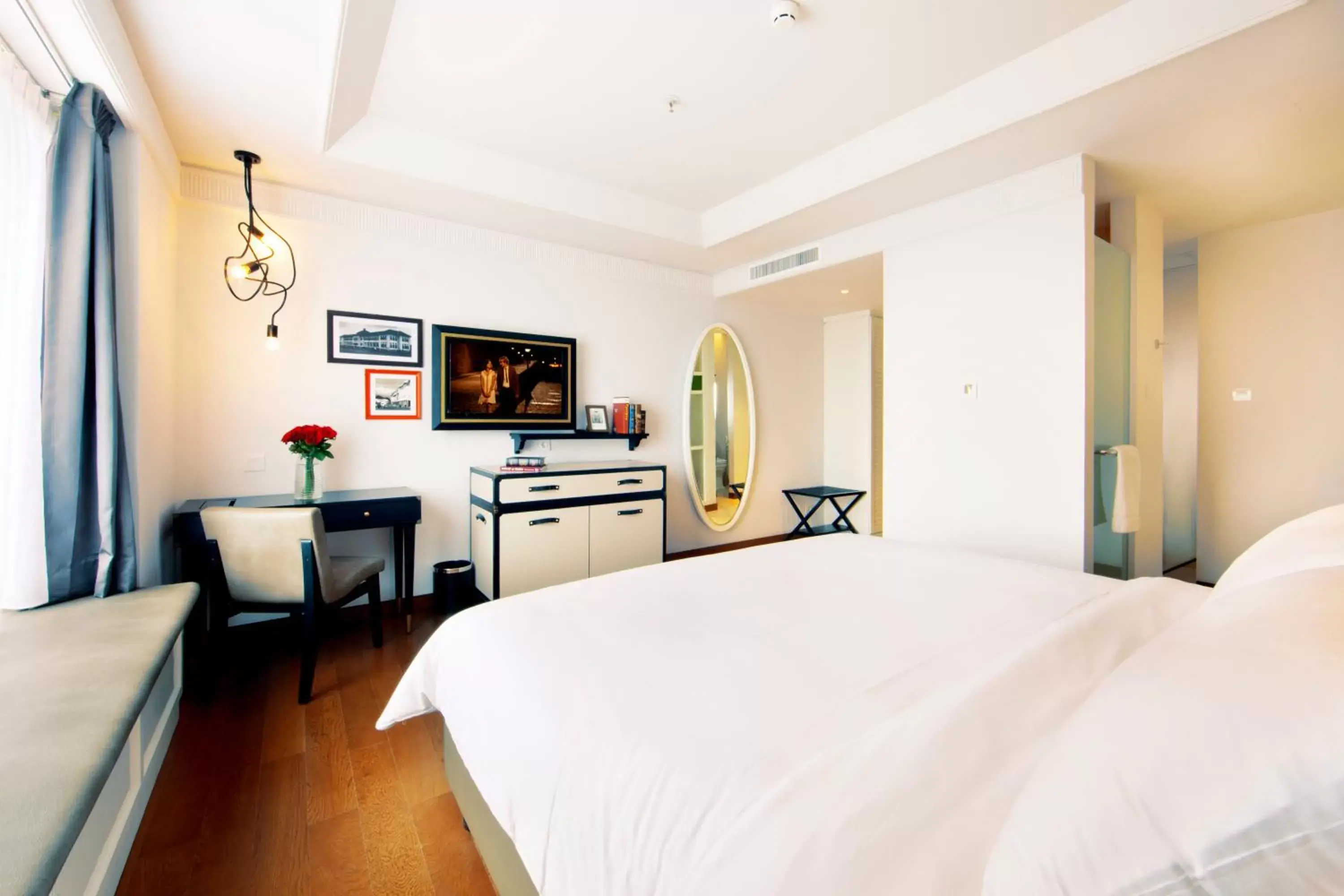 Photo of the whole room, Bed in De Paviljoen Bandung