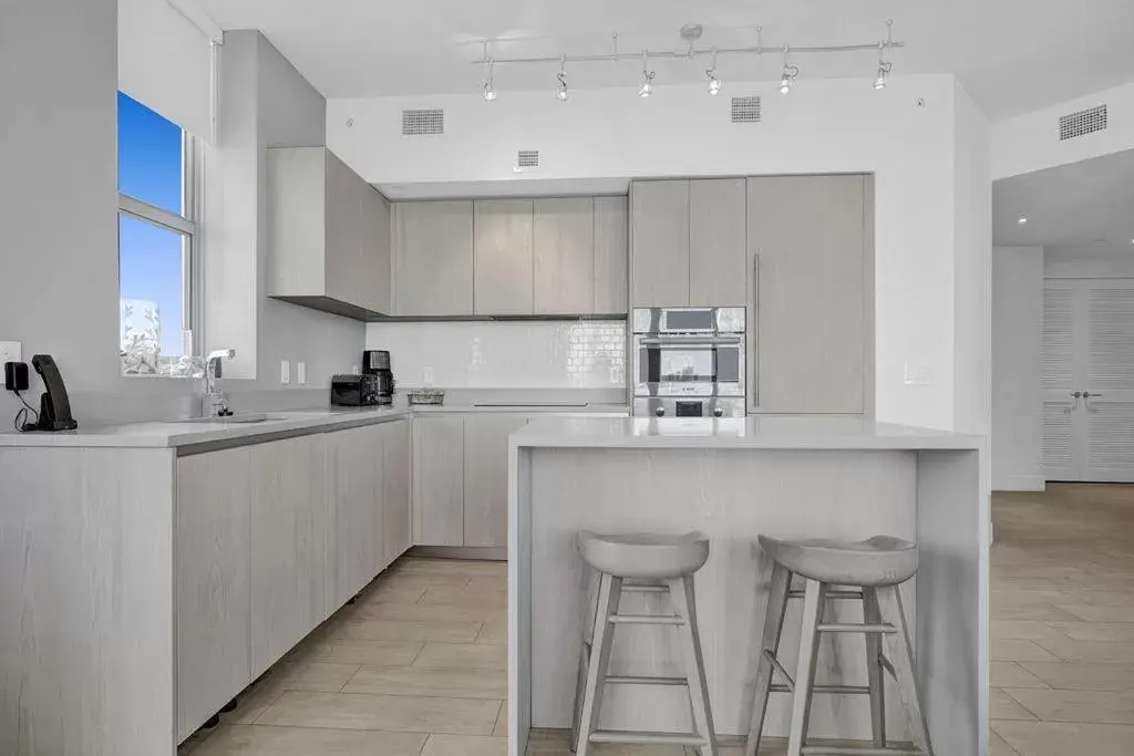 Kitchen/Kitchenette in Amazing Apartments at H Beach House