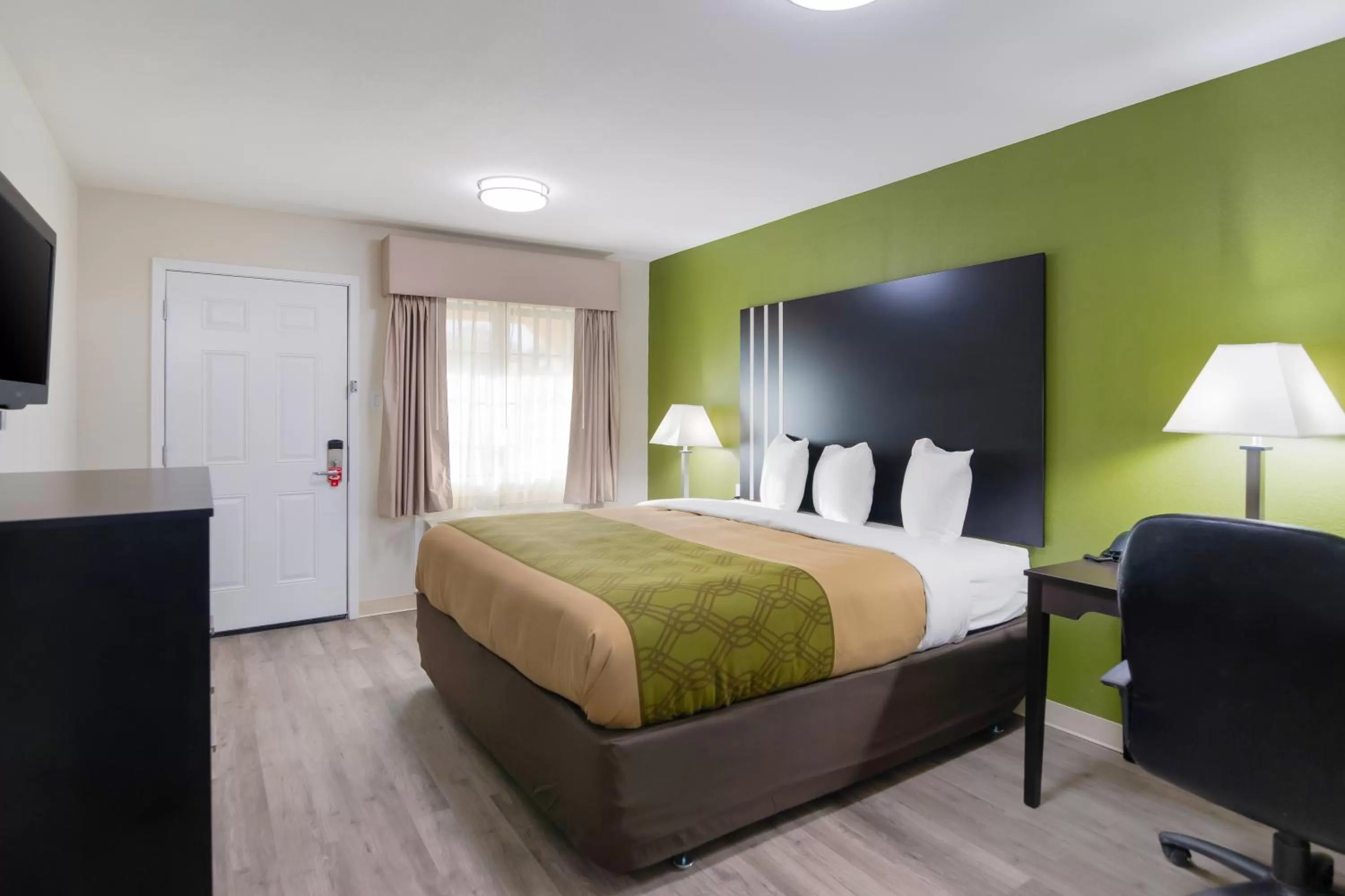 Bed in Super 8 by Wyndham Palestine TX