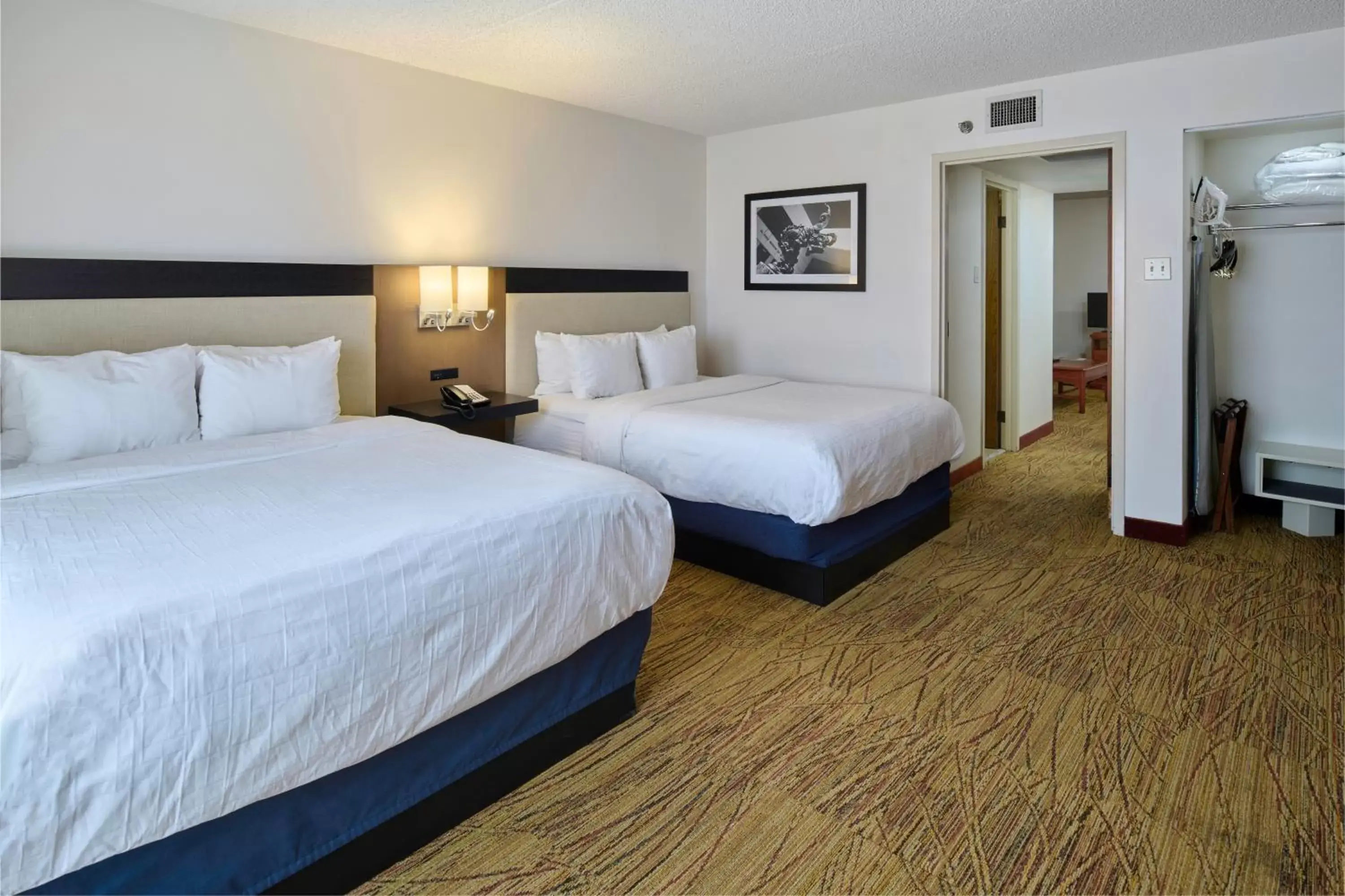 Bedroom, Bed in Wyndham El Paso Airport and Water Park