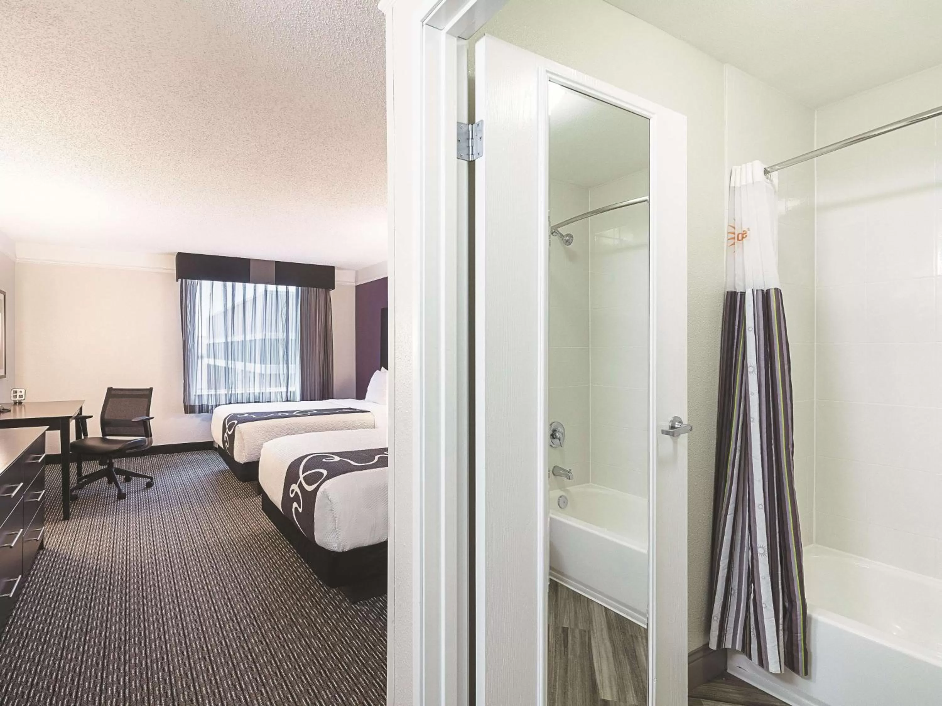 Photo of the whole room, Bed in La Quinta by Wyndham Austin Round Rock