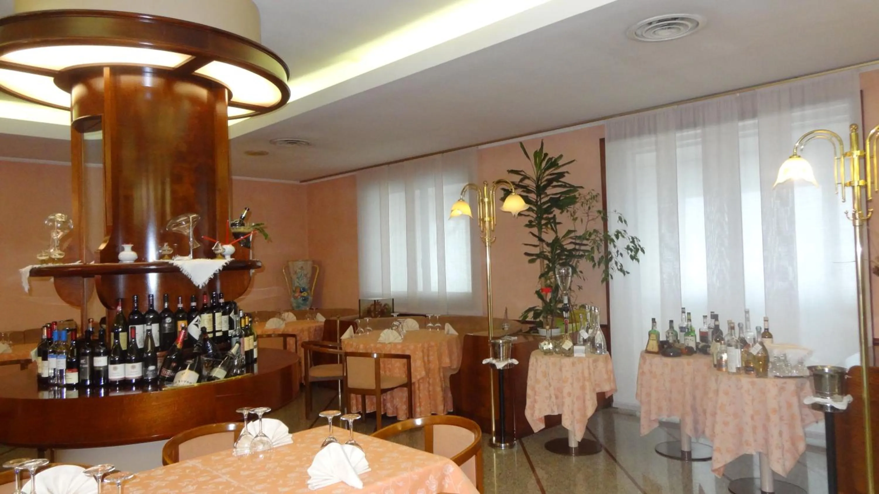 Restaurant/places to eat in Le Gronde