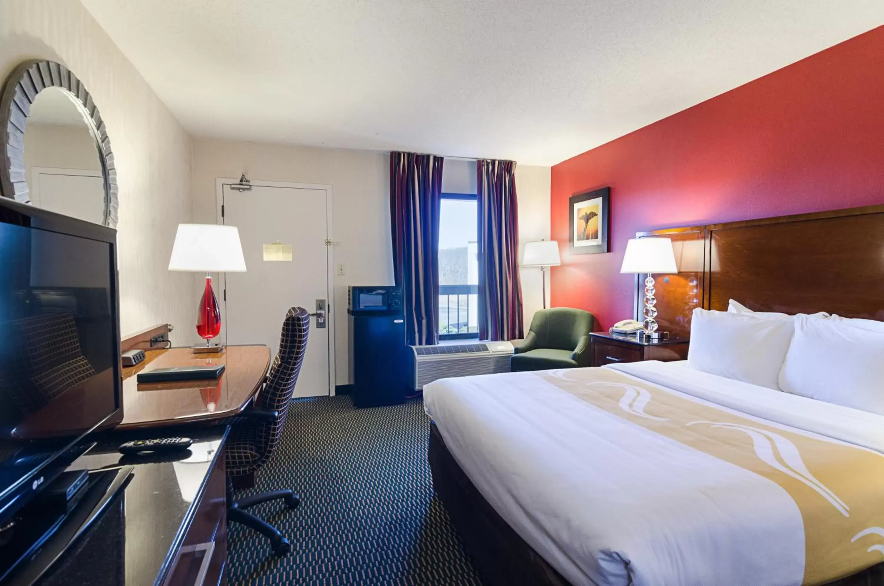 Standard Queen Room in Quality Inn Christiansburg - Blacksburg