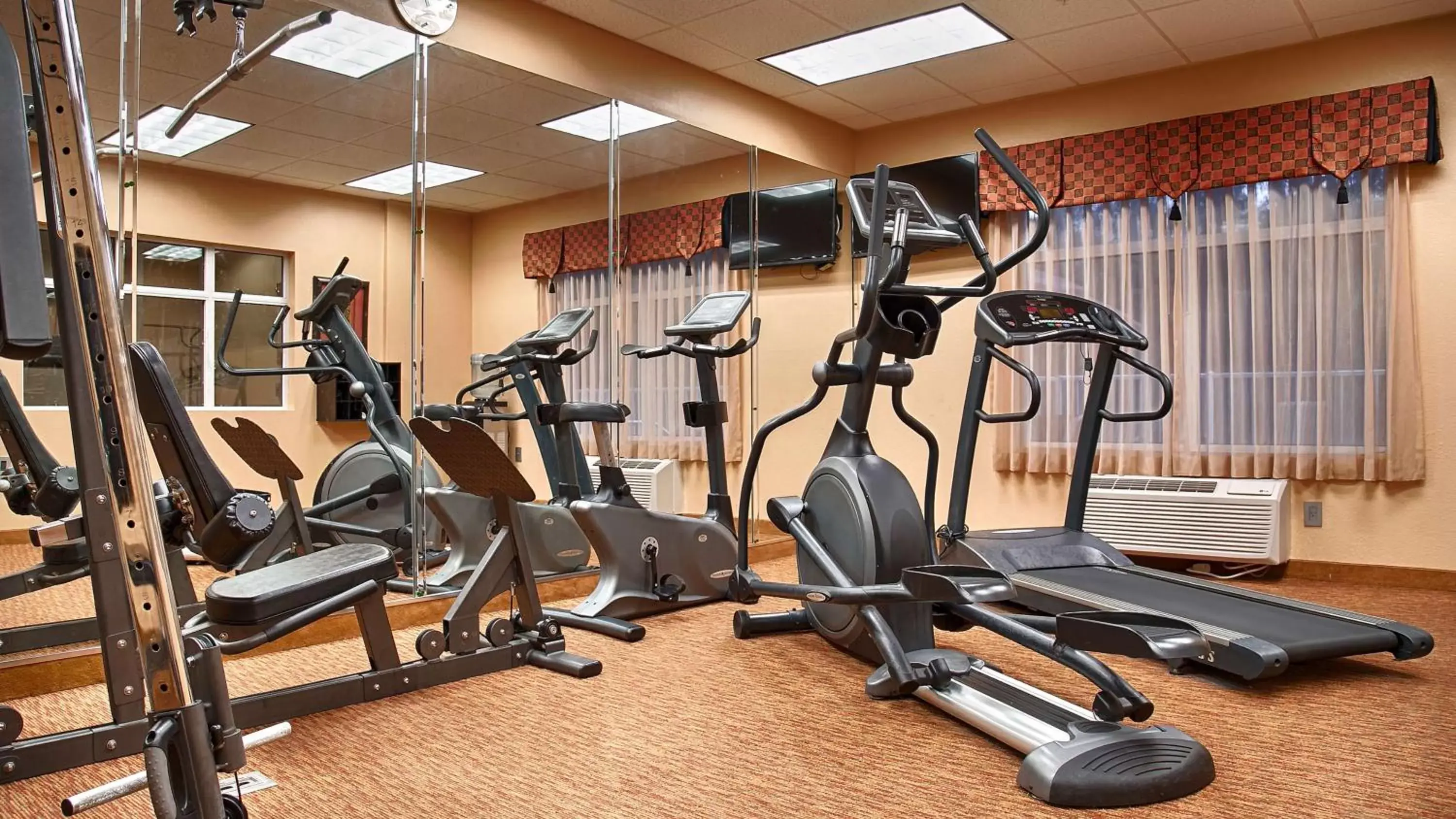 Fitness centre/facilities in Best Western Plus Cecil Field Inn & Suites