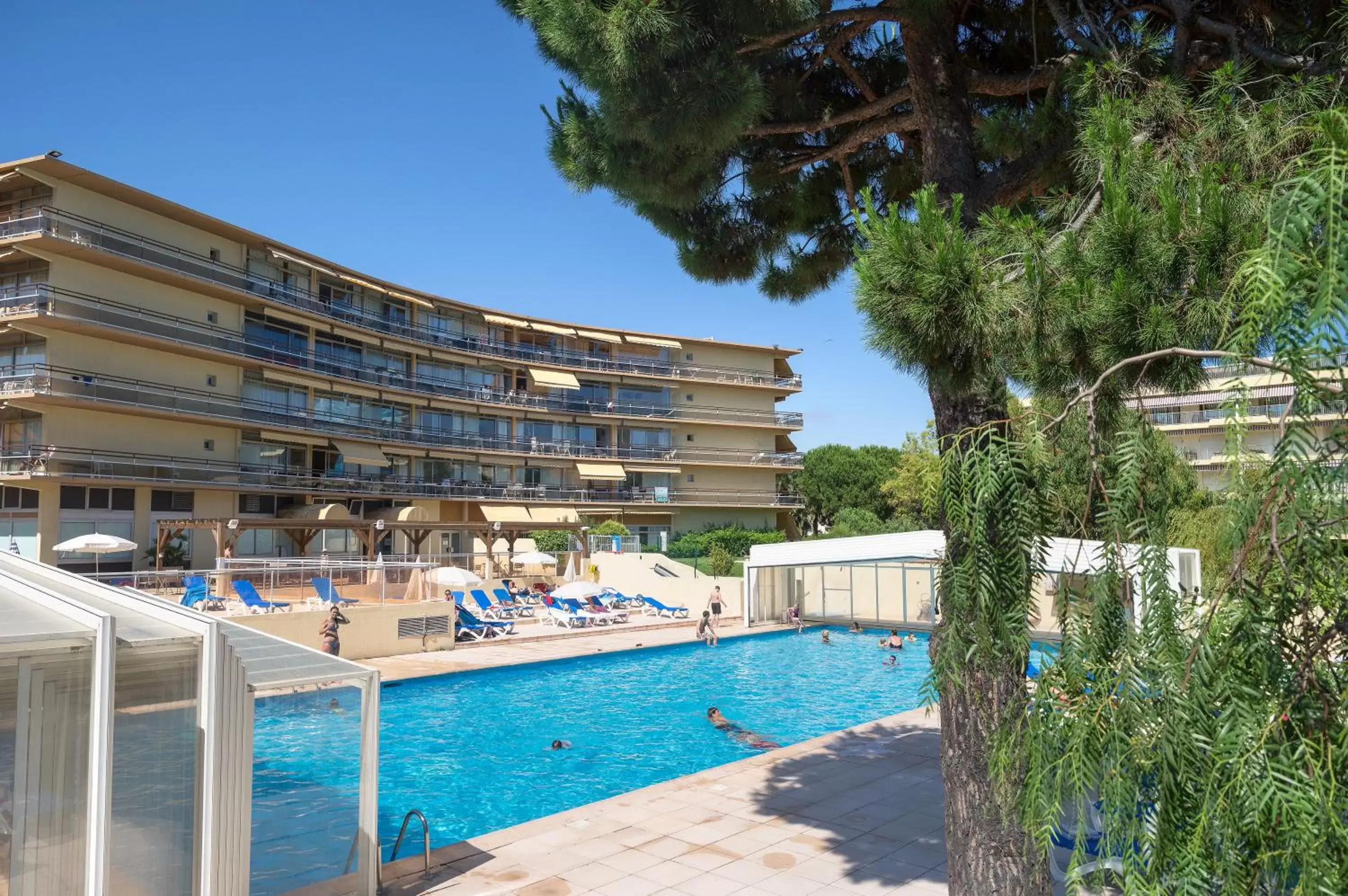 Property building in Résidence Pierre & Vacances Heliotel Marine Property building in Résidence Pierre & Vacances Heliotel Marine