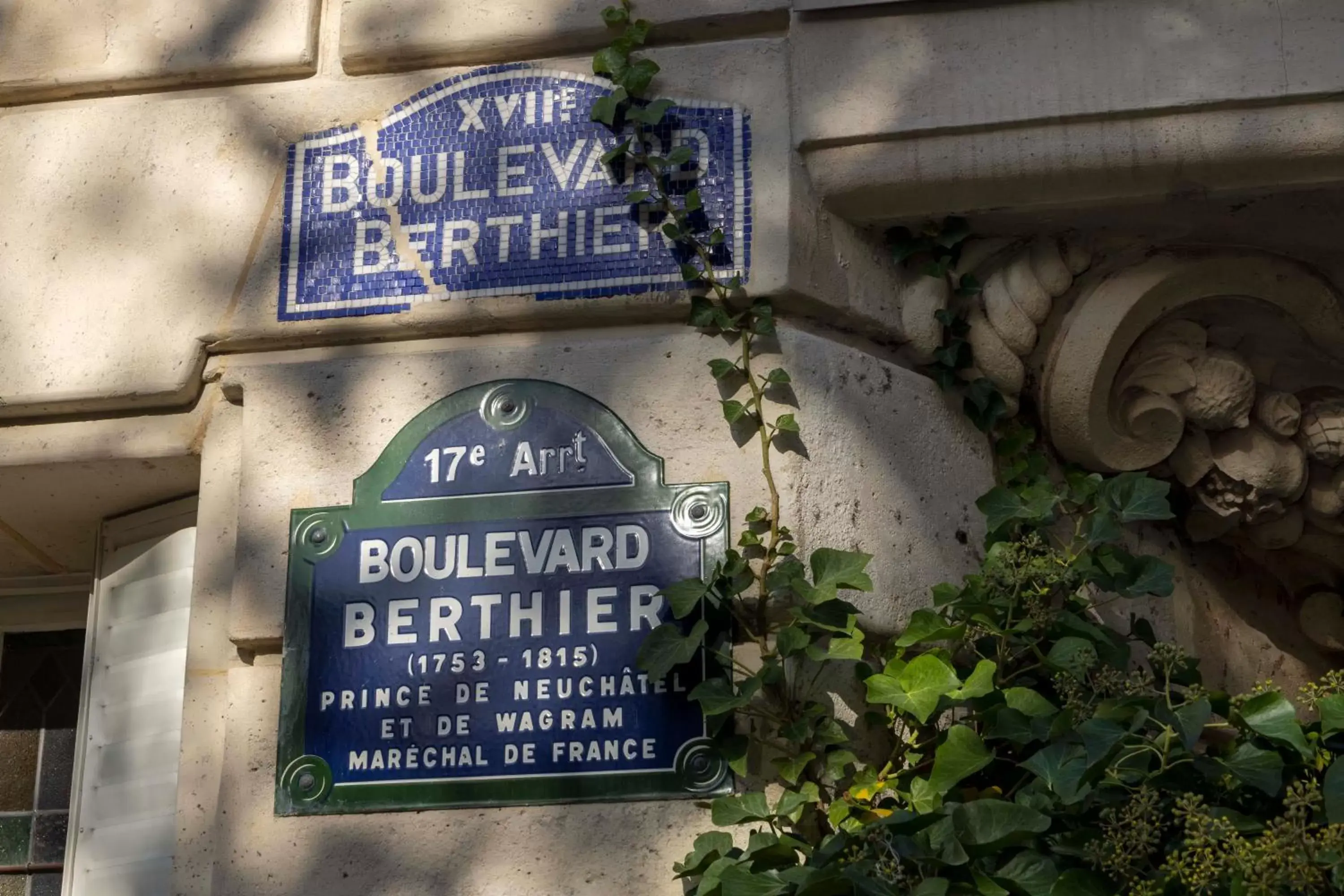 Facade/entrance in Hôtel de Banville