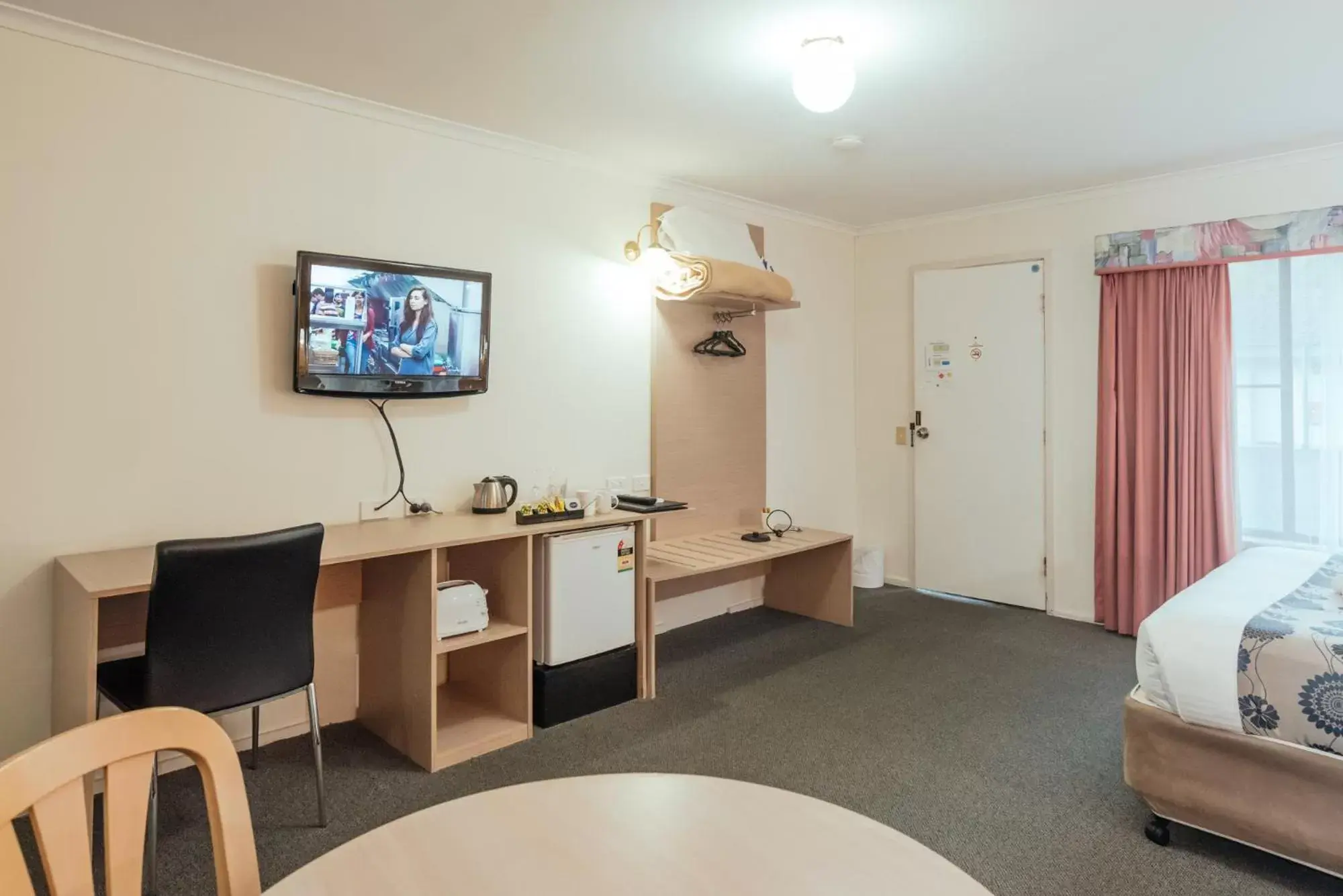 TV and multimedia, TV/Entertainment Center in Big Windmill Corporate & Family Motel