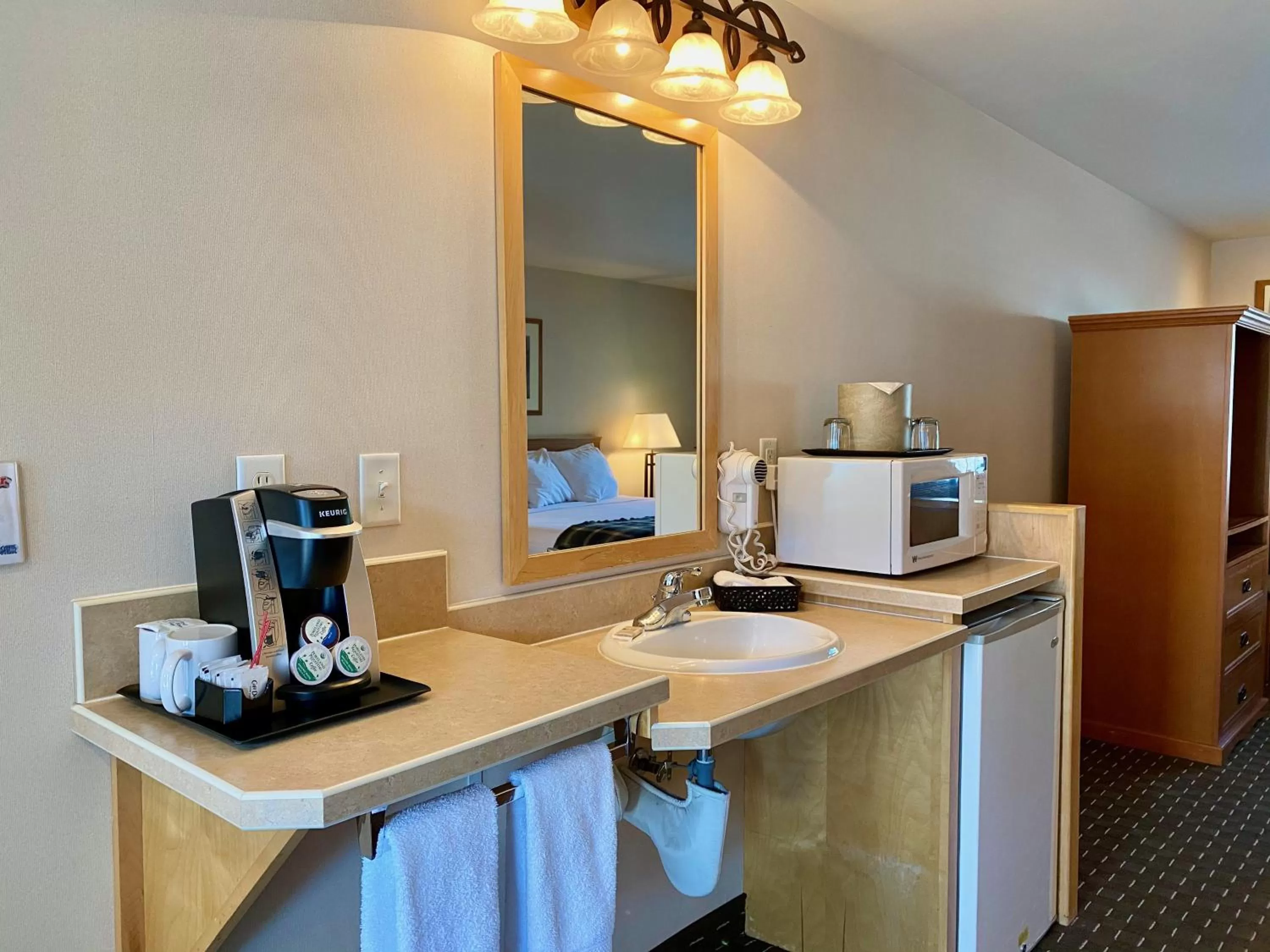 Kitchen or kitchenette in Cousin's Country Inn