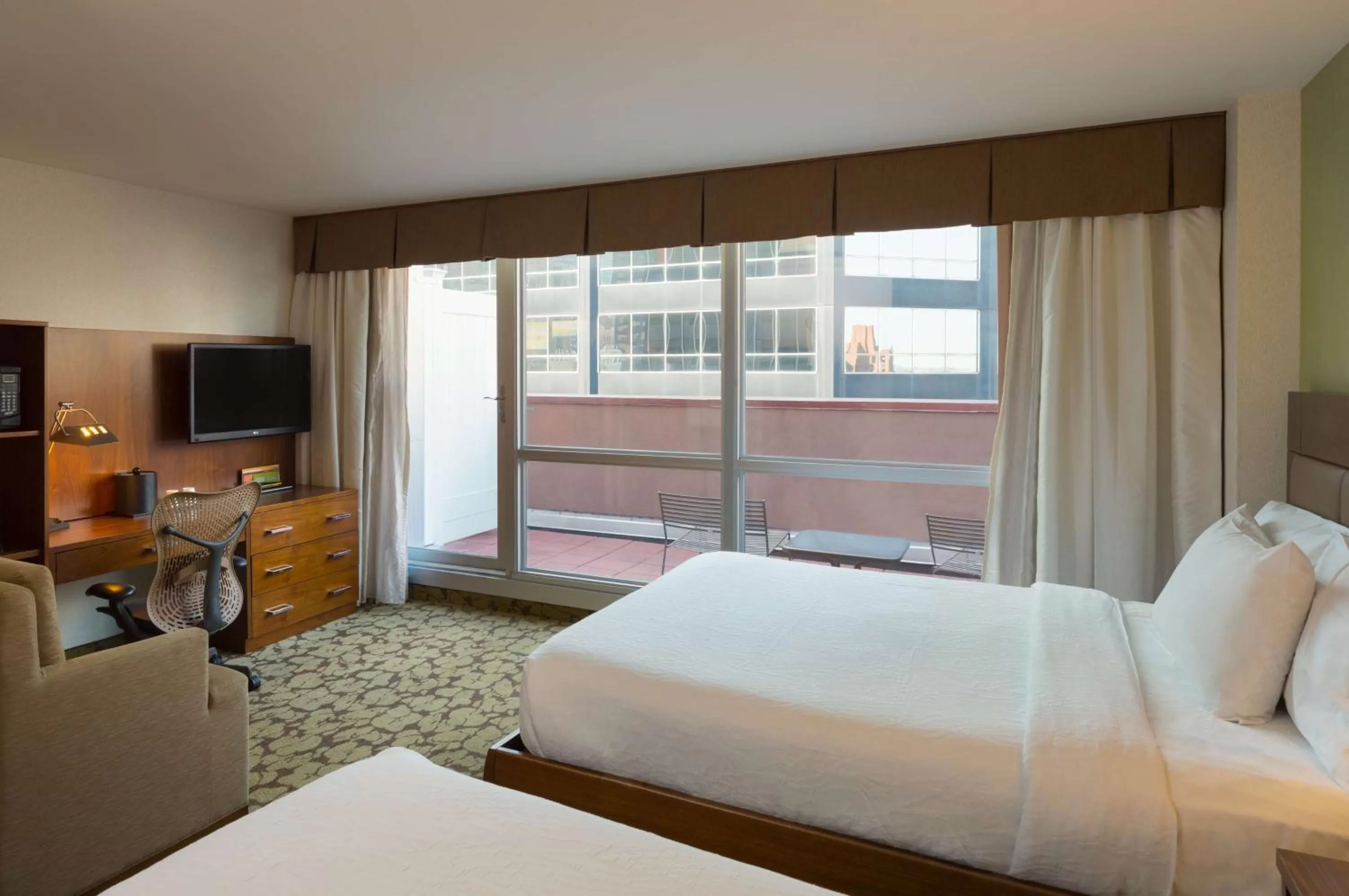 Bedroom, Bed in Hilton Garden Inn New York Manhattan Midtown East