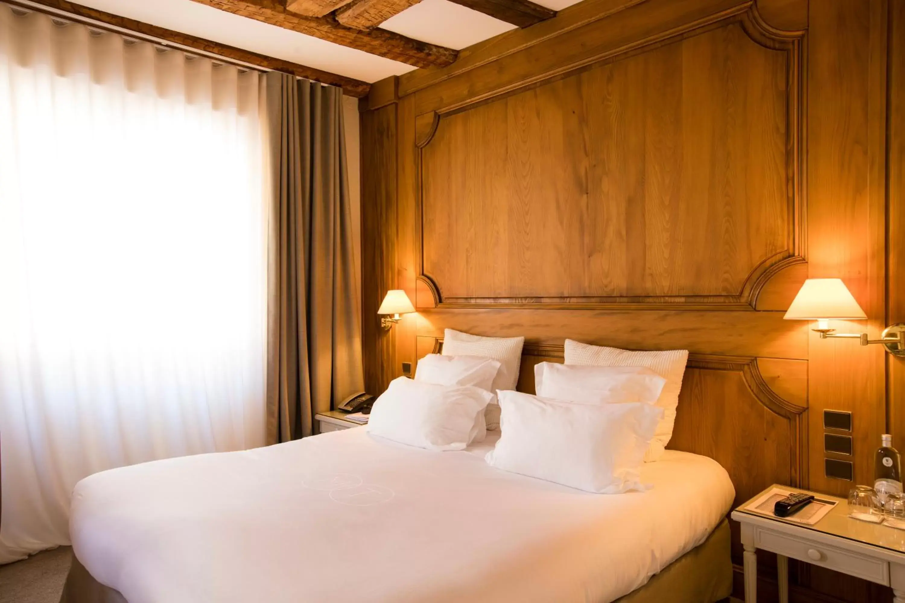 Bedroom, Bed in Relais & Châteaux La Maison Des Têtes
