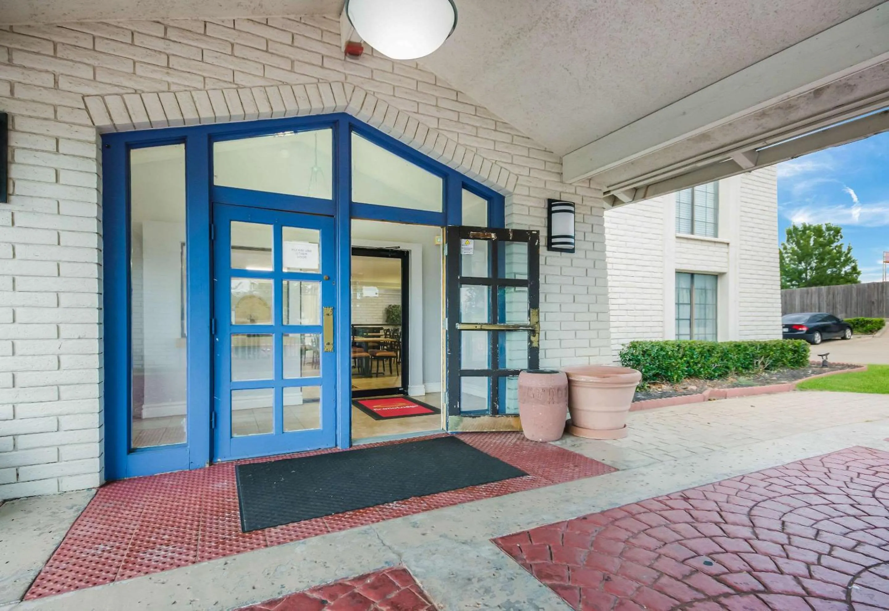 Property building in Econo Lodge