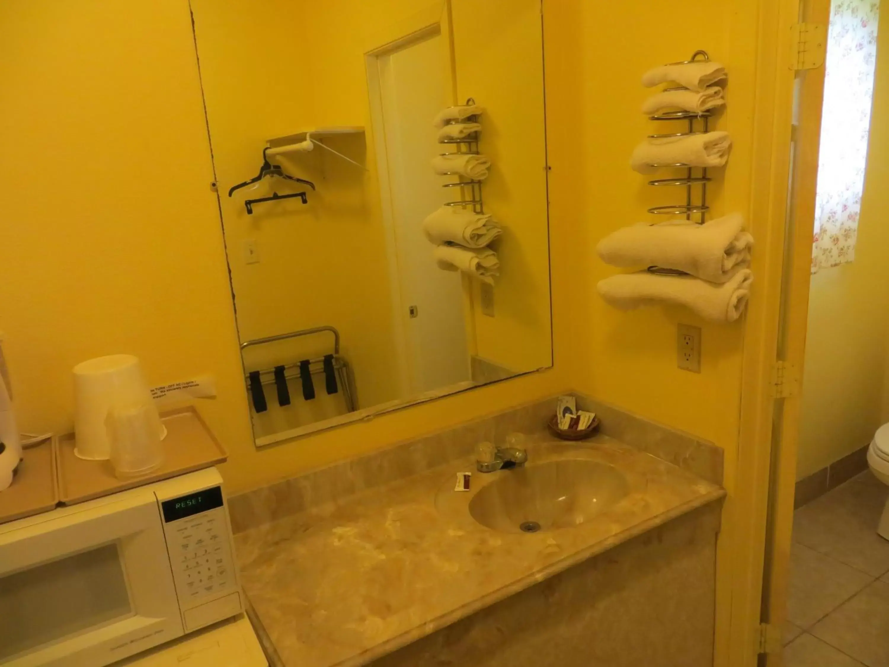 Bathroom in Cottonwood Inn