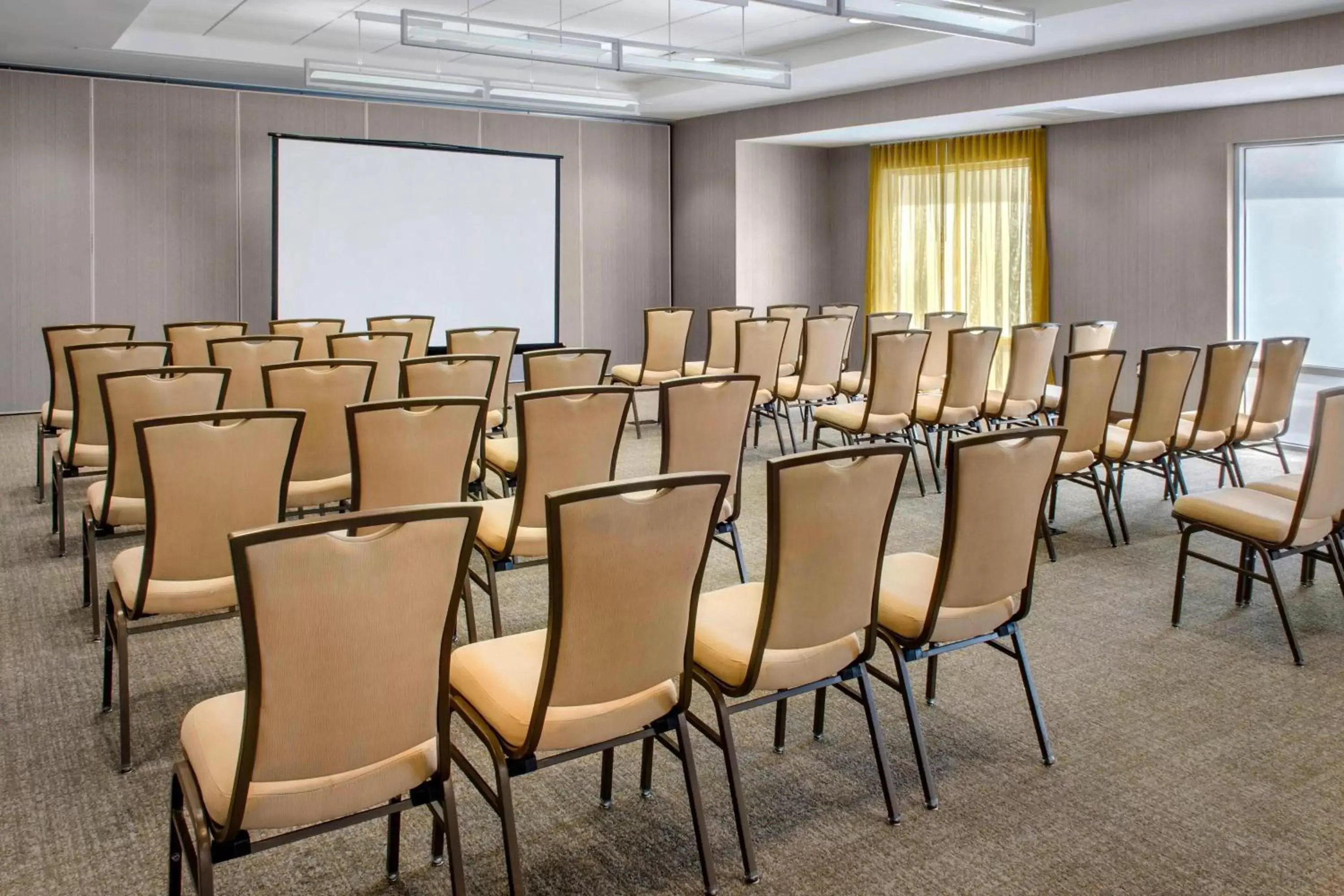 Meeting/conference room in SpringHill Suites Long Island Brookhaven