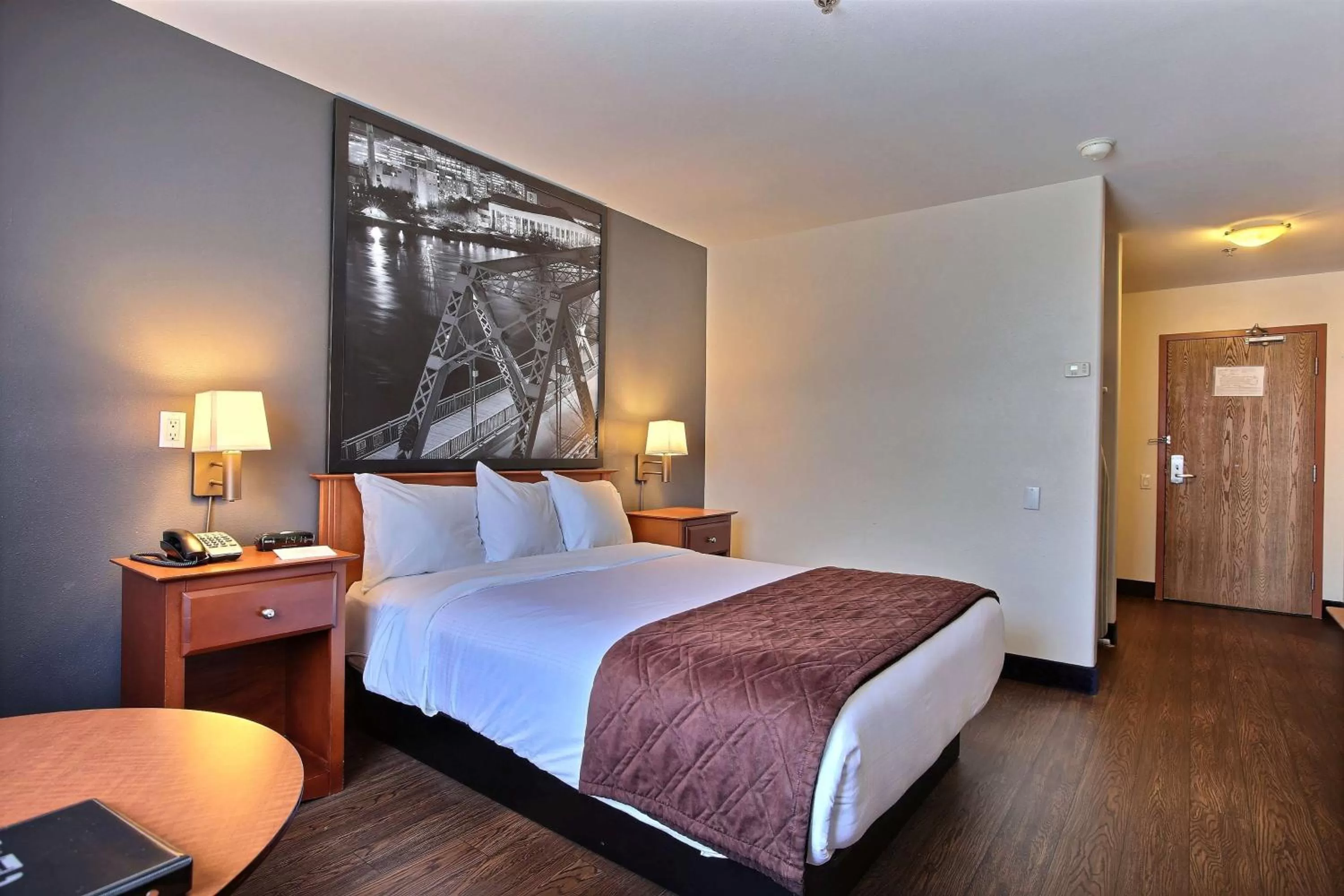 Photo of the whole room, Bed in Super 8 by Wyndham Trois-Rivieres