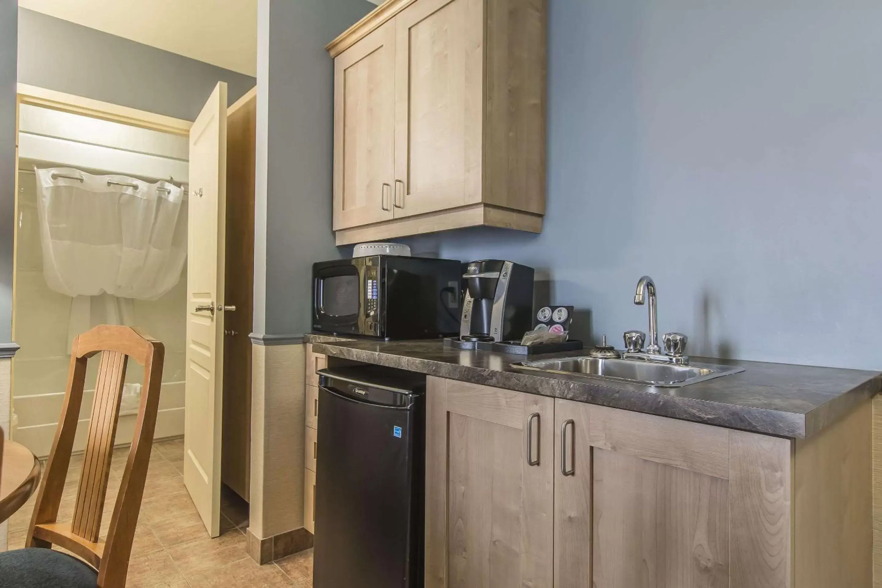 Photo of the whole room, Kitchen/Kitchenette in Quality Inn Riviere-Du-Loup