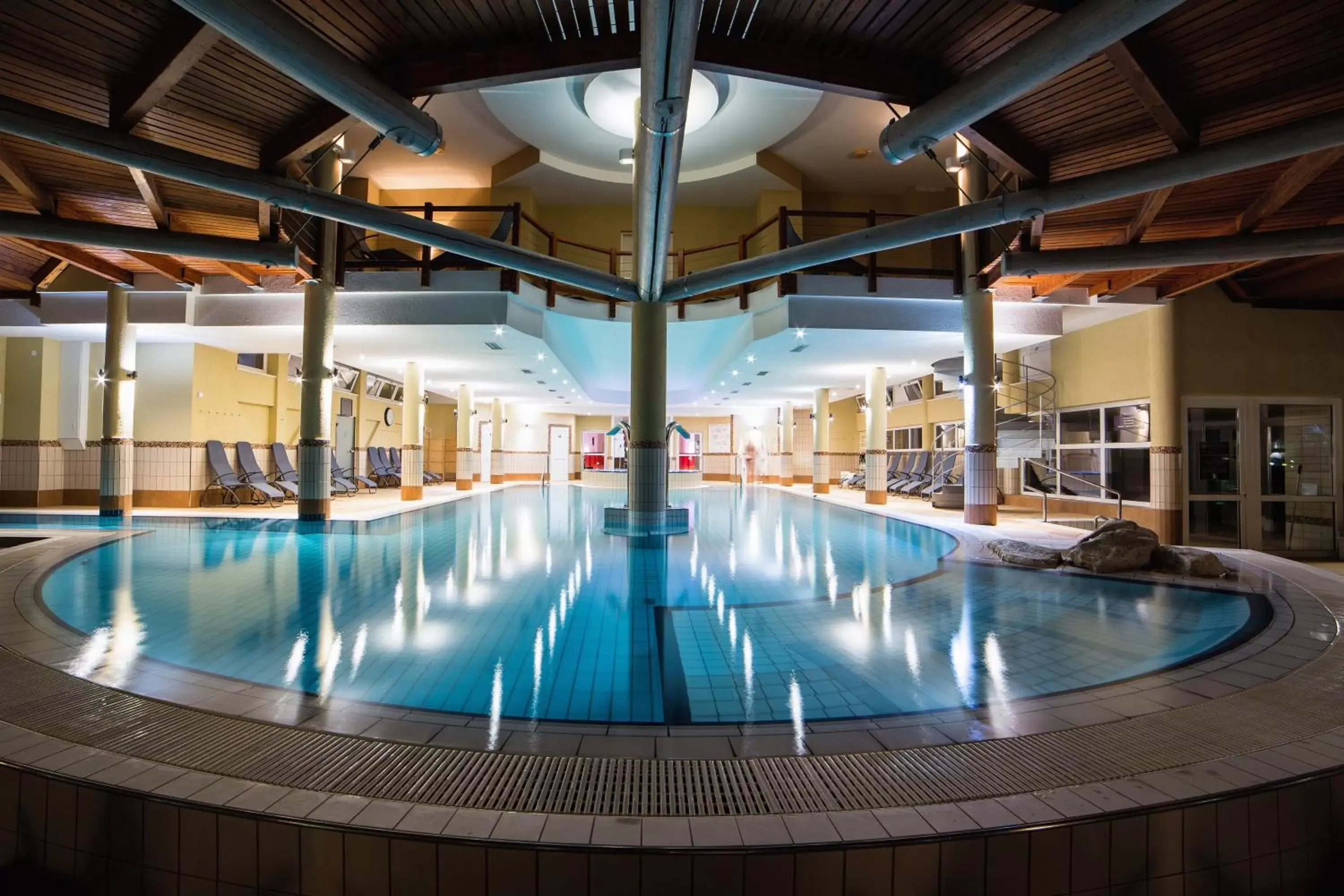 Hot Tub, Swimming Pool in Lotus Therme Hotel & Spa