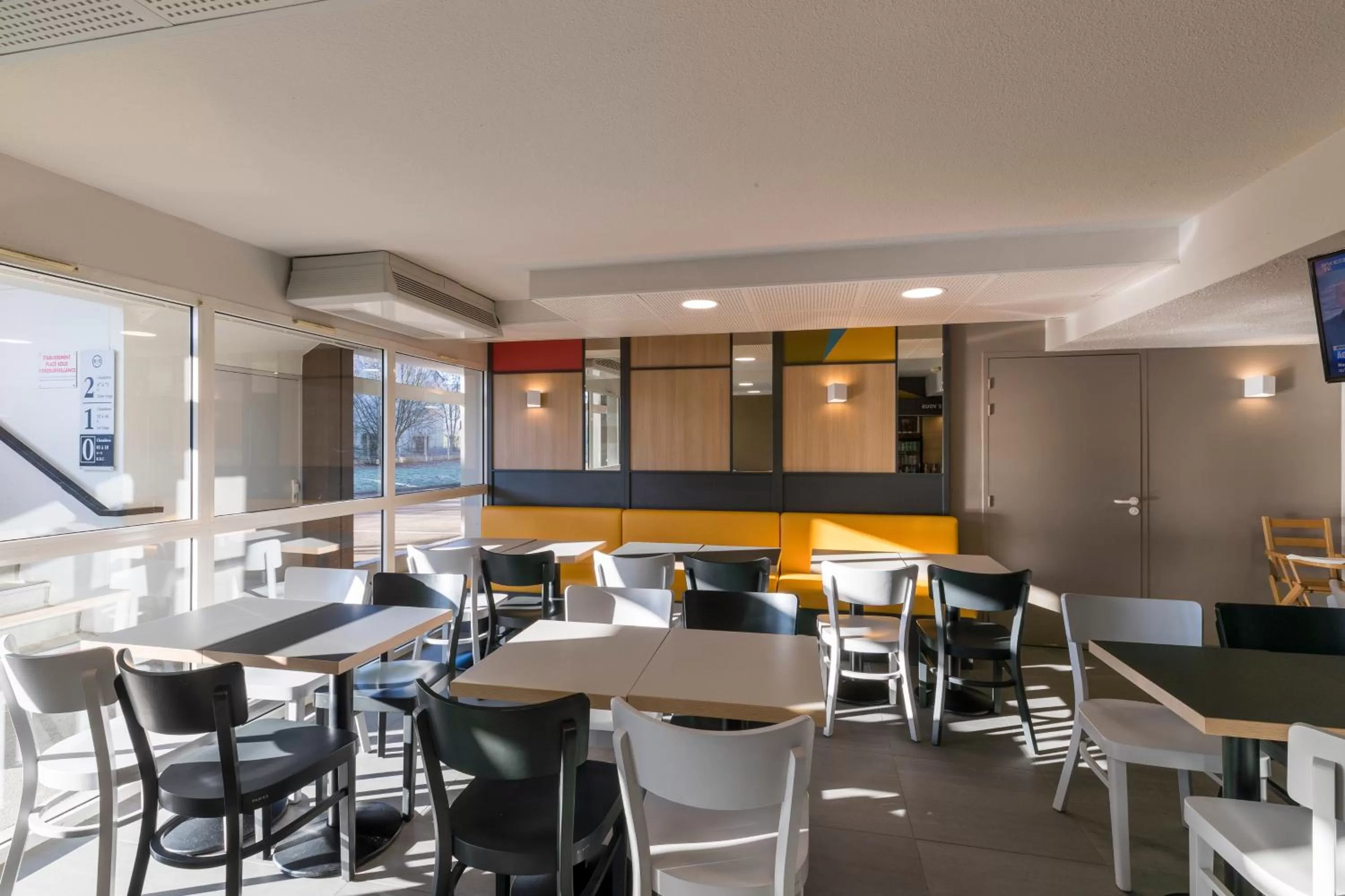 Buffet breakfast in B&B HOTEL Auxerre Bourgogne