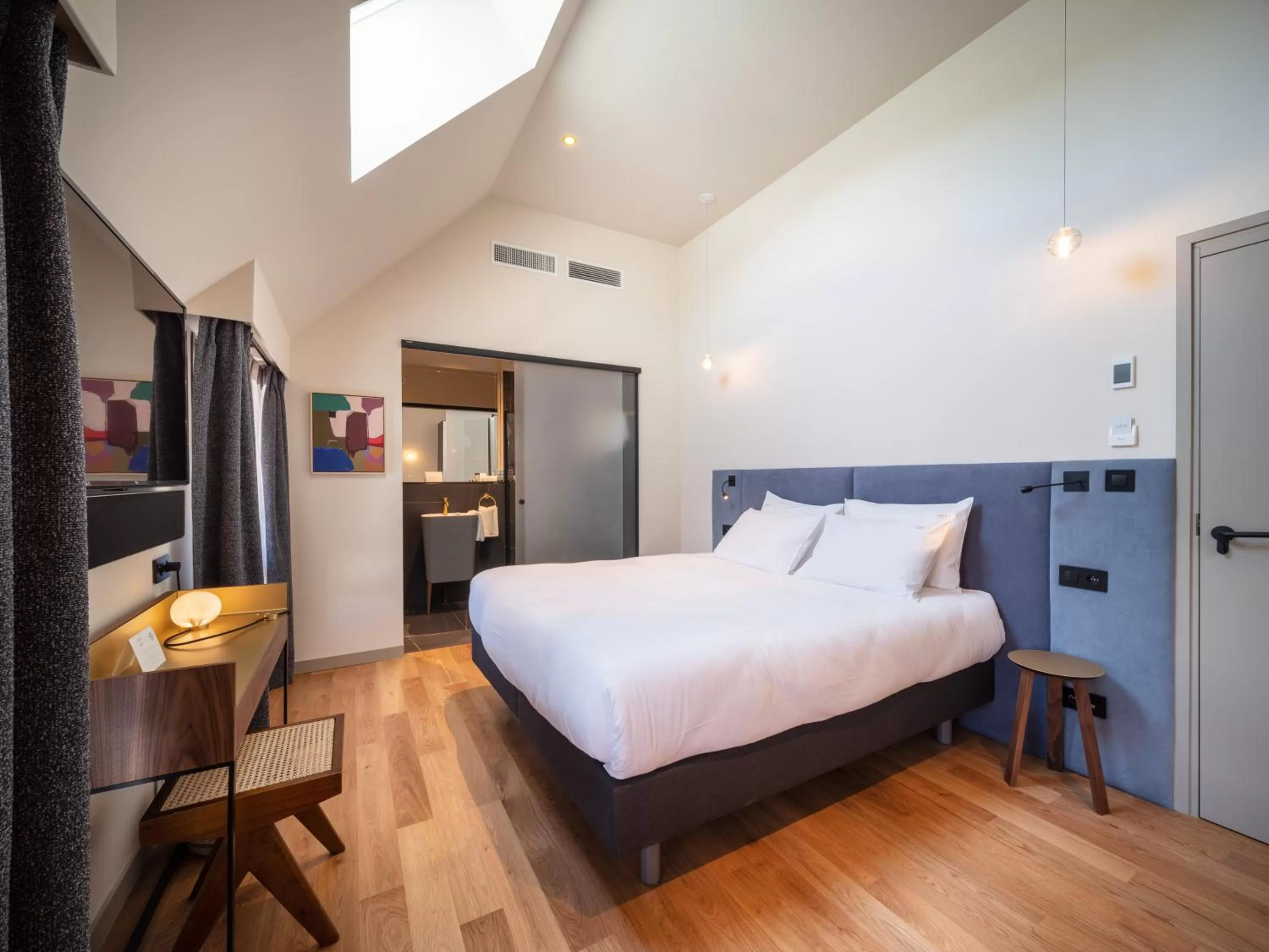 Photo of the whole room, Bed in Hébé Hotel