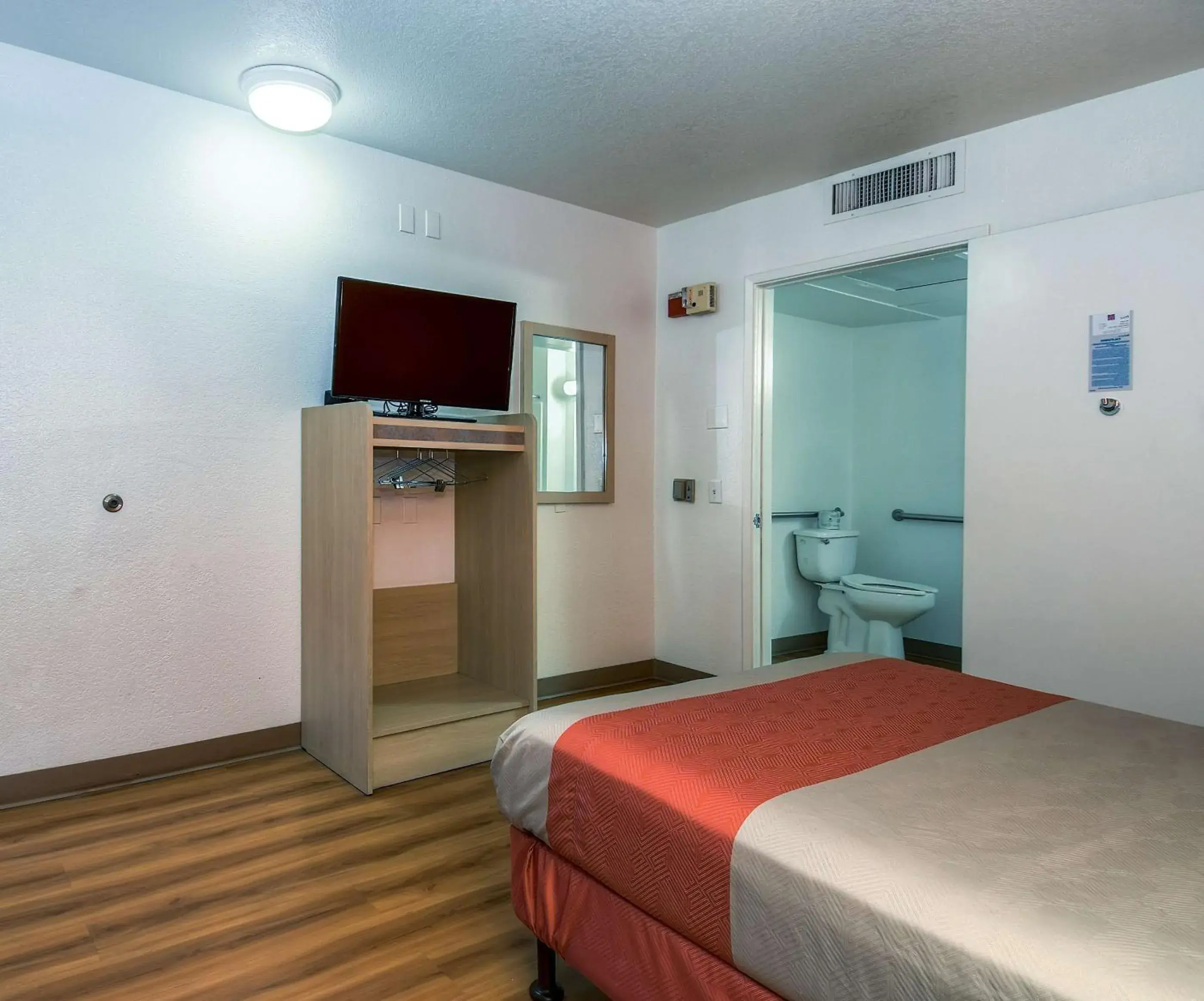 Bedroom, Bed in Motel 6-Corona, CA