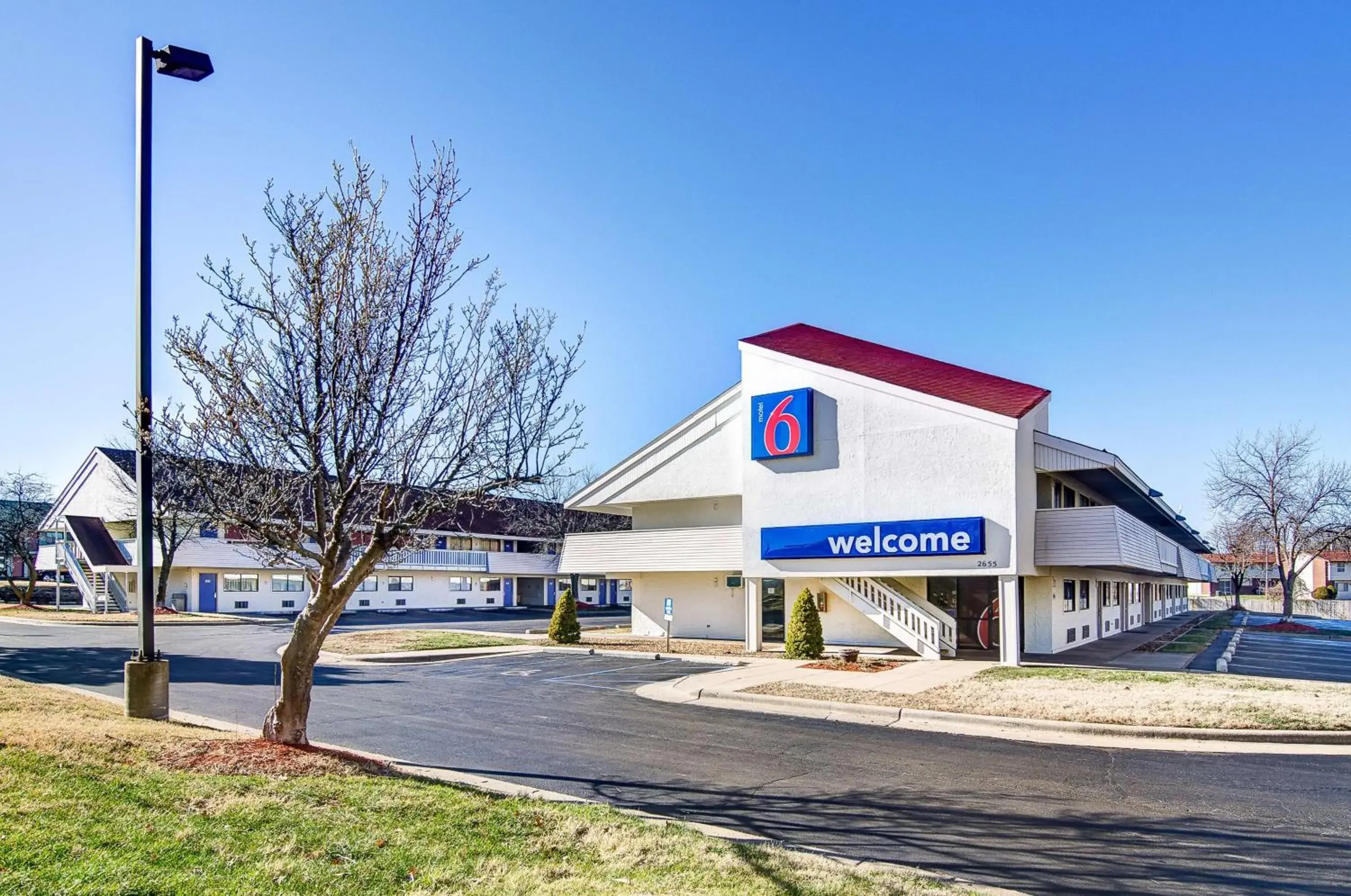 Property building in Motel 6-Springfield, MO - North Property building in Motel 6-Springfield, MO - North
