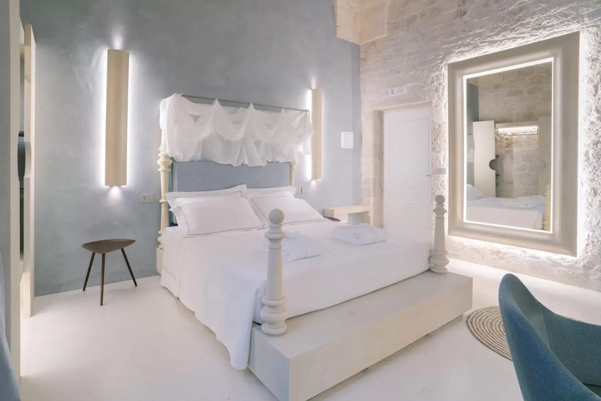 Bed in Vico Bianco Raro Villas Smart Rooms Collection