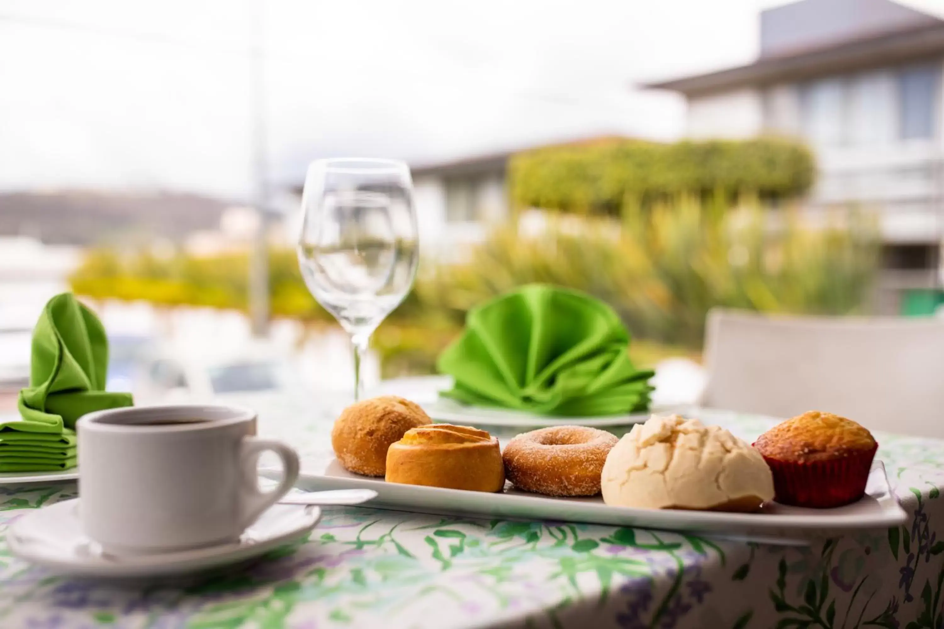 Breakfast in Hotel Horizon & Convention Center