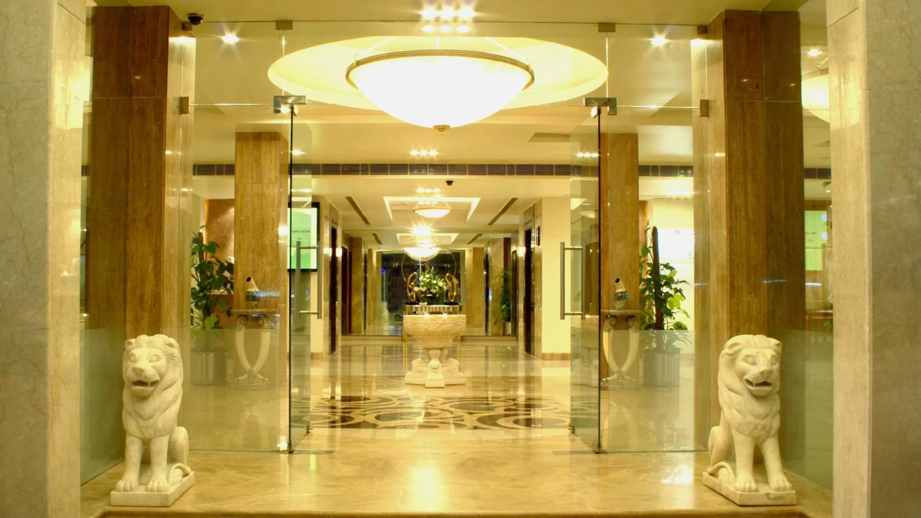 Facade/entrance in Hampshire Plaza