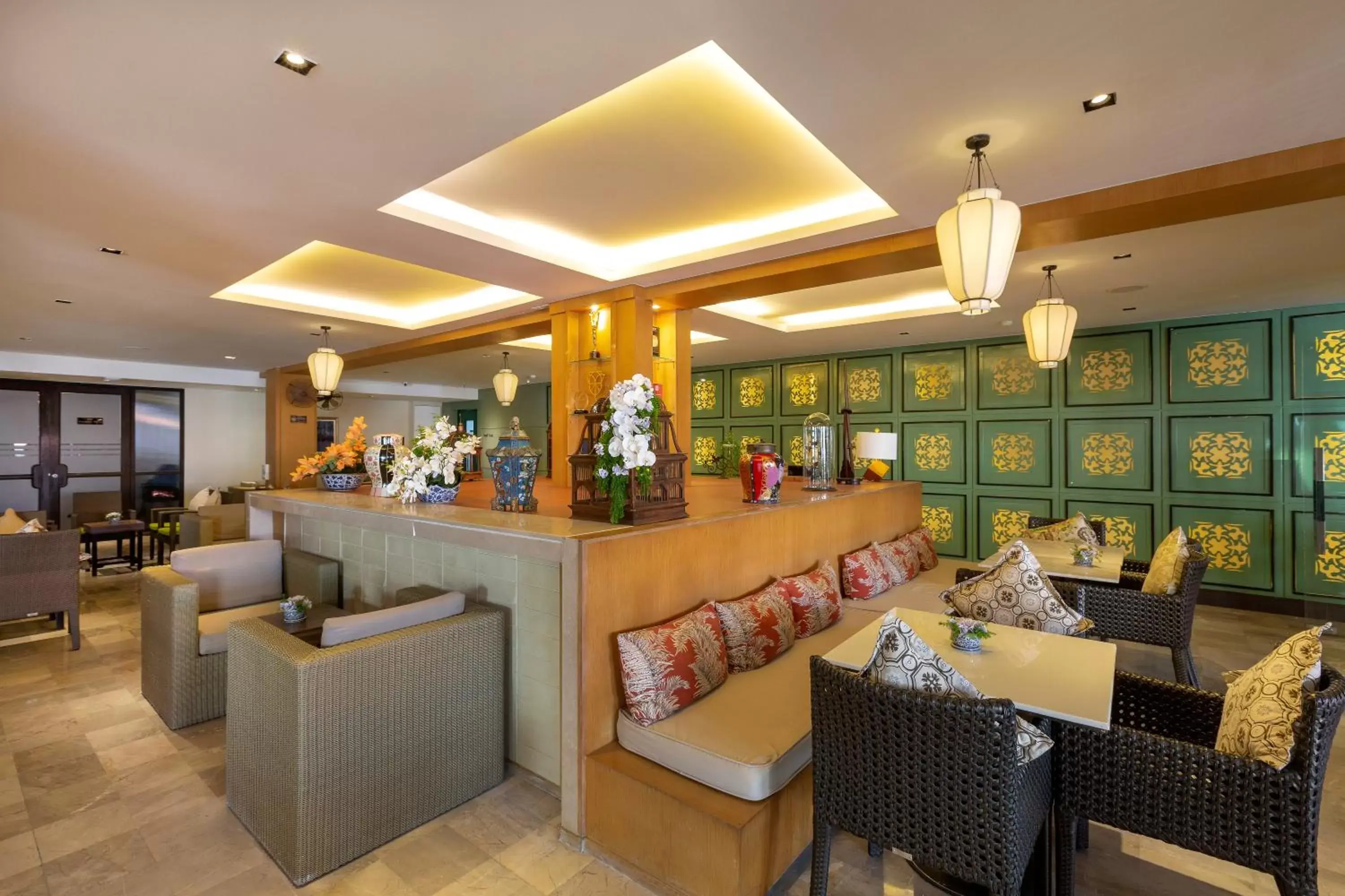 Lobby or reception, Lounge/Bar in Sawaddi Patong Resort & Spa by Tolani - SHA Extra Plus