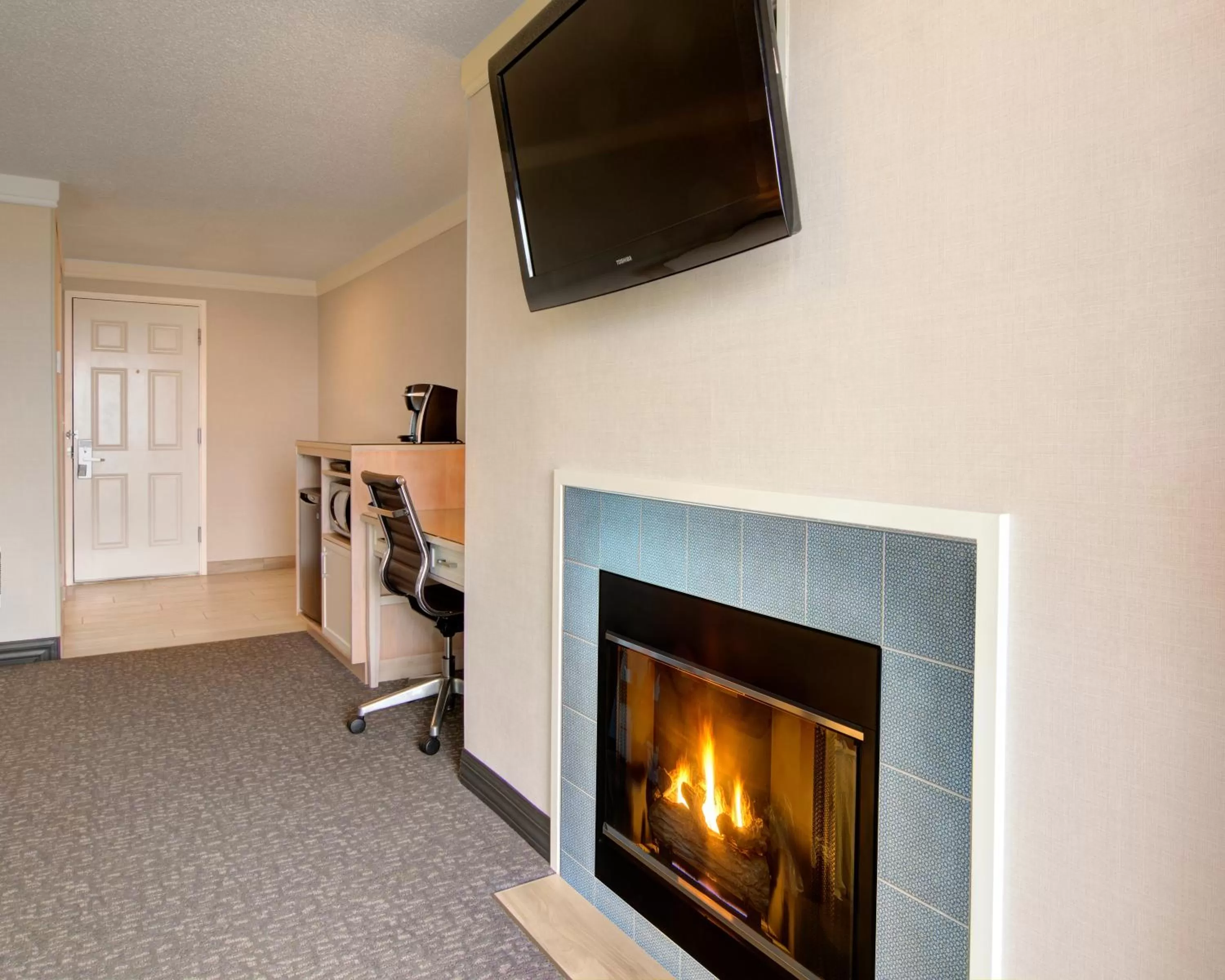 fireplace in Hallmark Resort - Newport