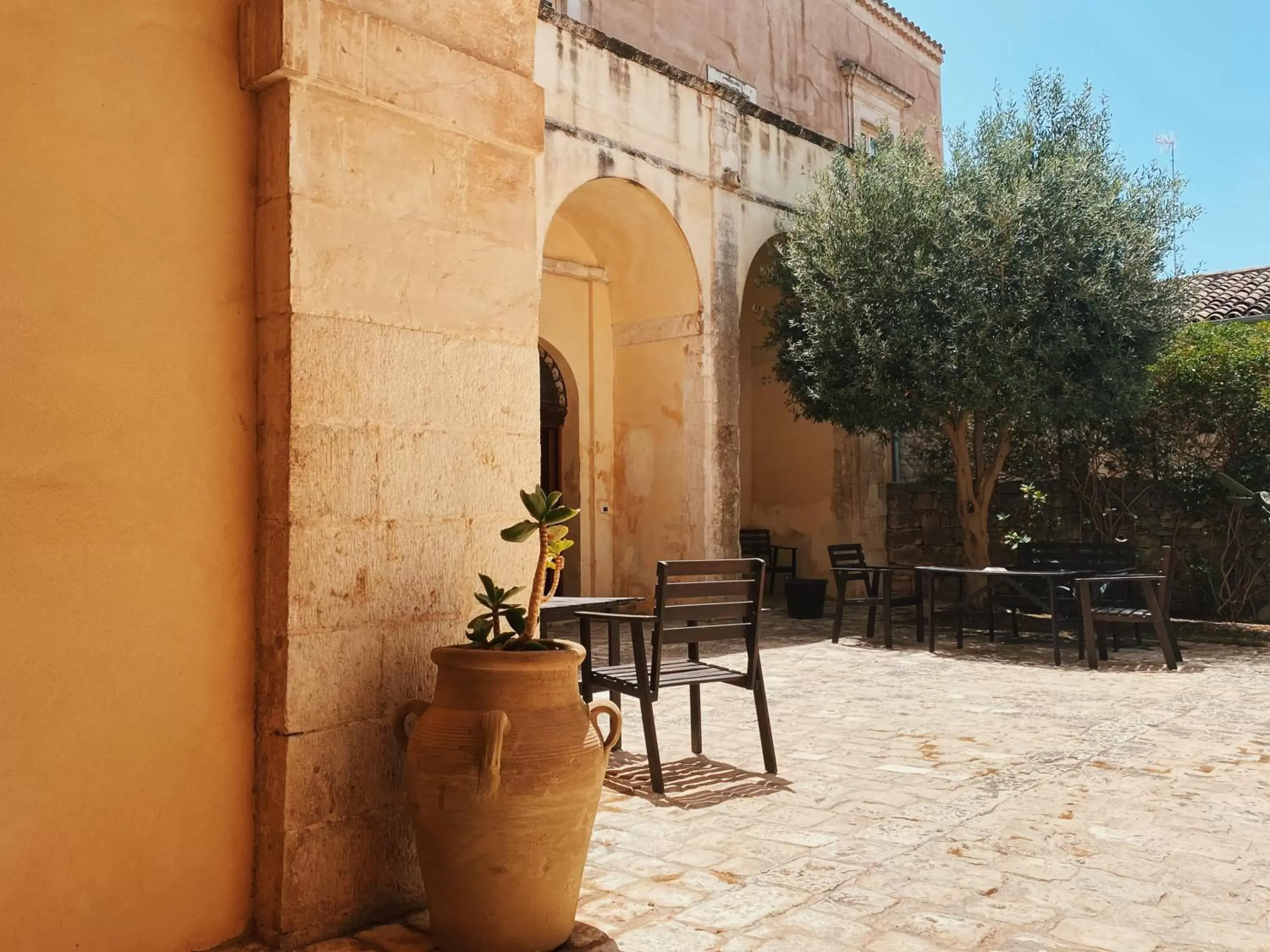 Patio in Palazzo Gambuzza