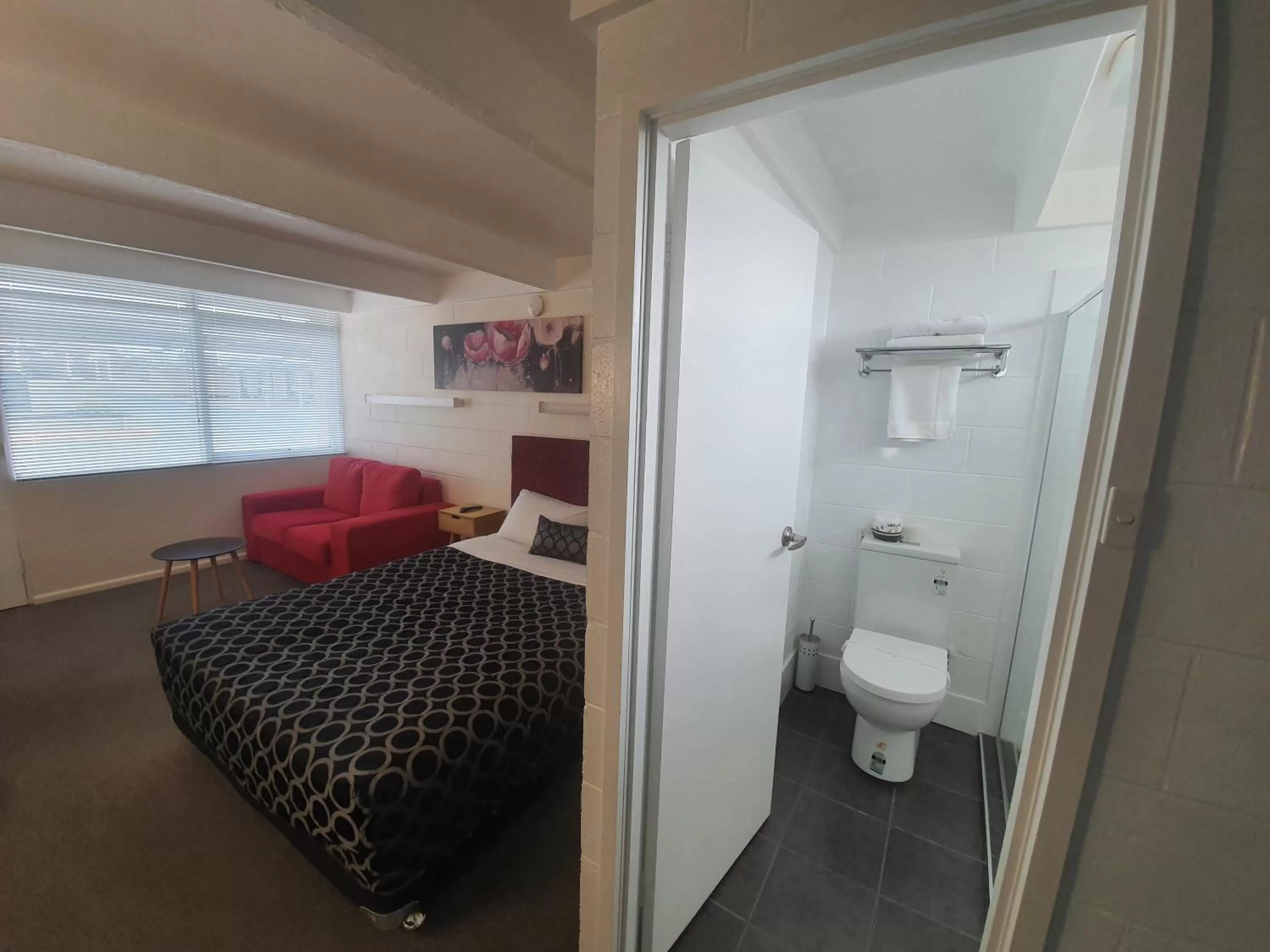 Bed in Charles Sturt Motor Inn