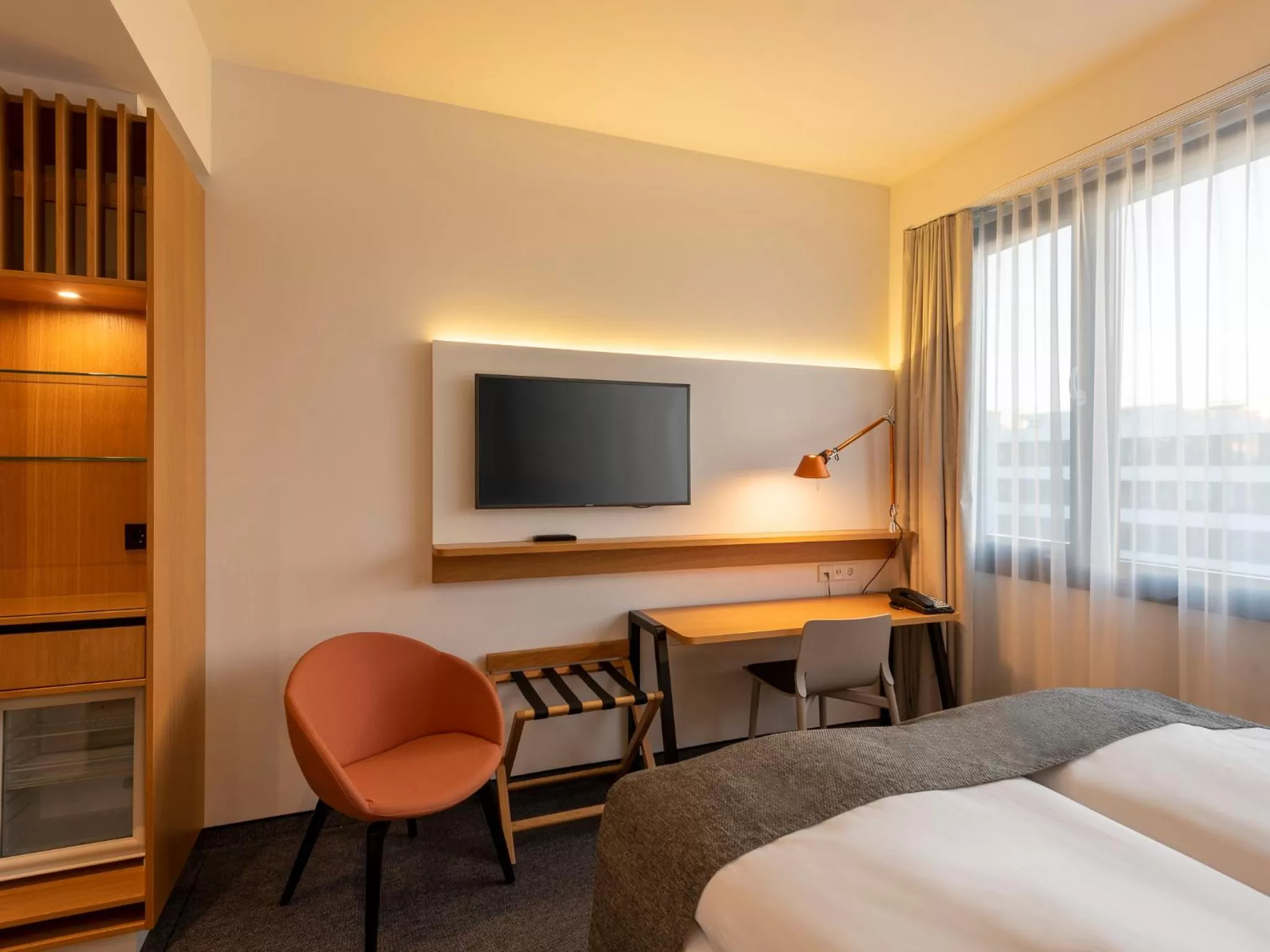Photo of the whole room, Bed in Holiday Inn Munich - Leuchtenbergring by IHG