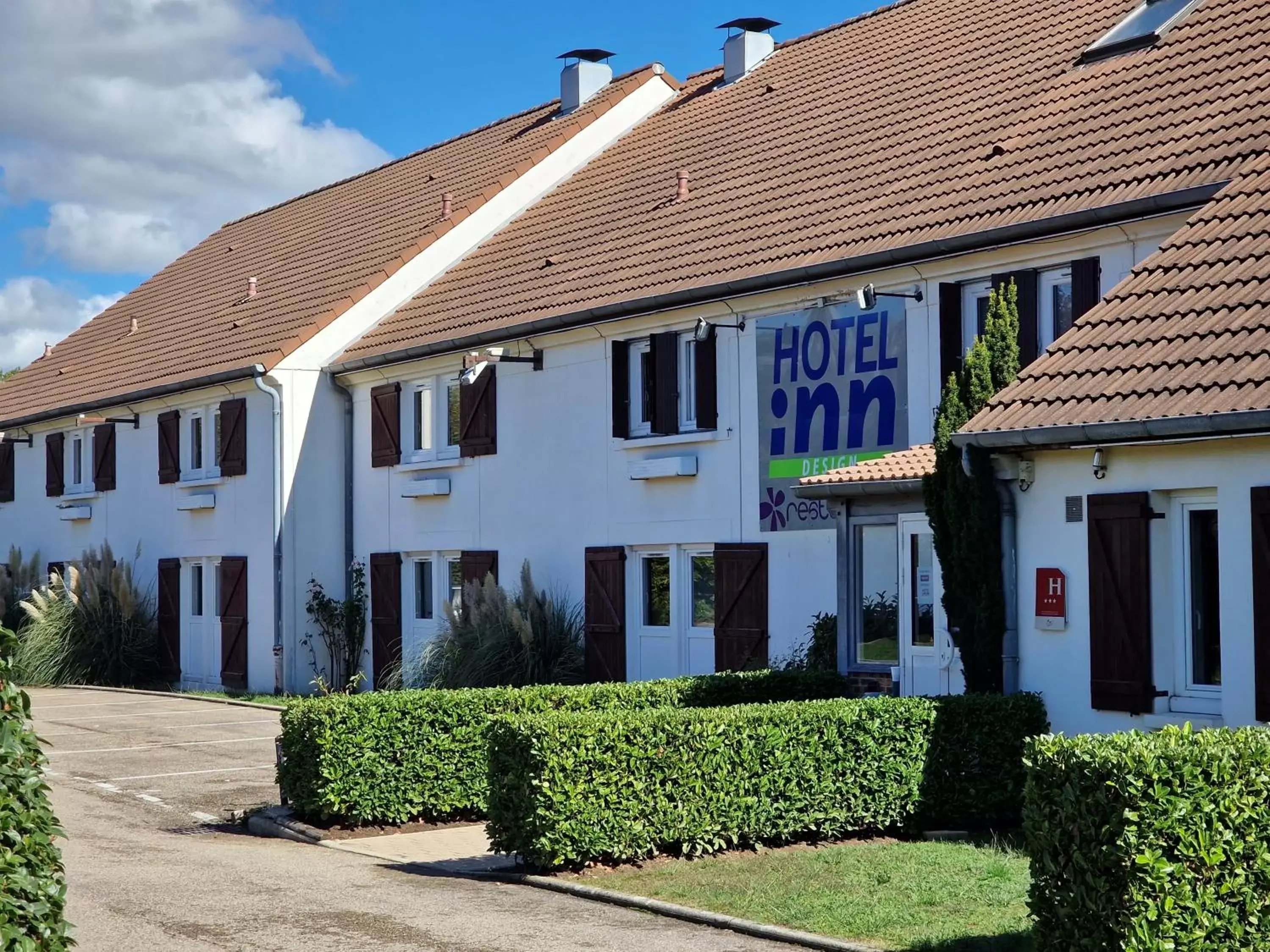 Facade/entrance, Property Building in Hotel inn Dijon-Quetigny - ex Kyriad