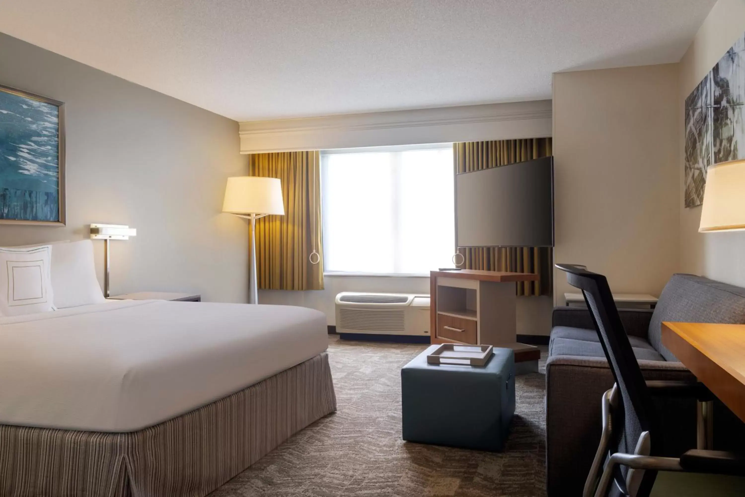 Bedroom in SpringHill Suites by Marriott Newark International Airport