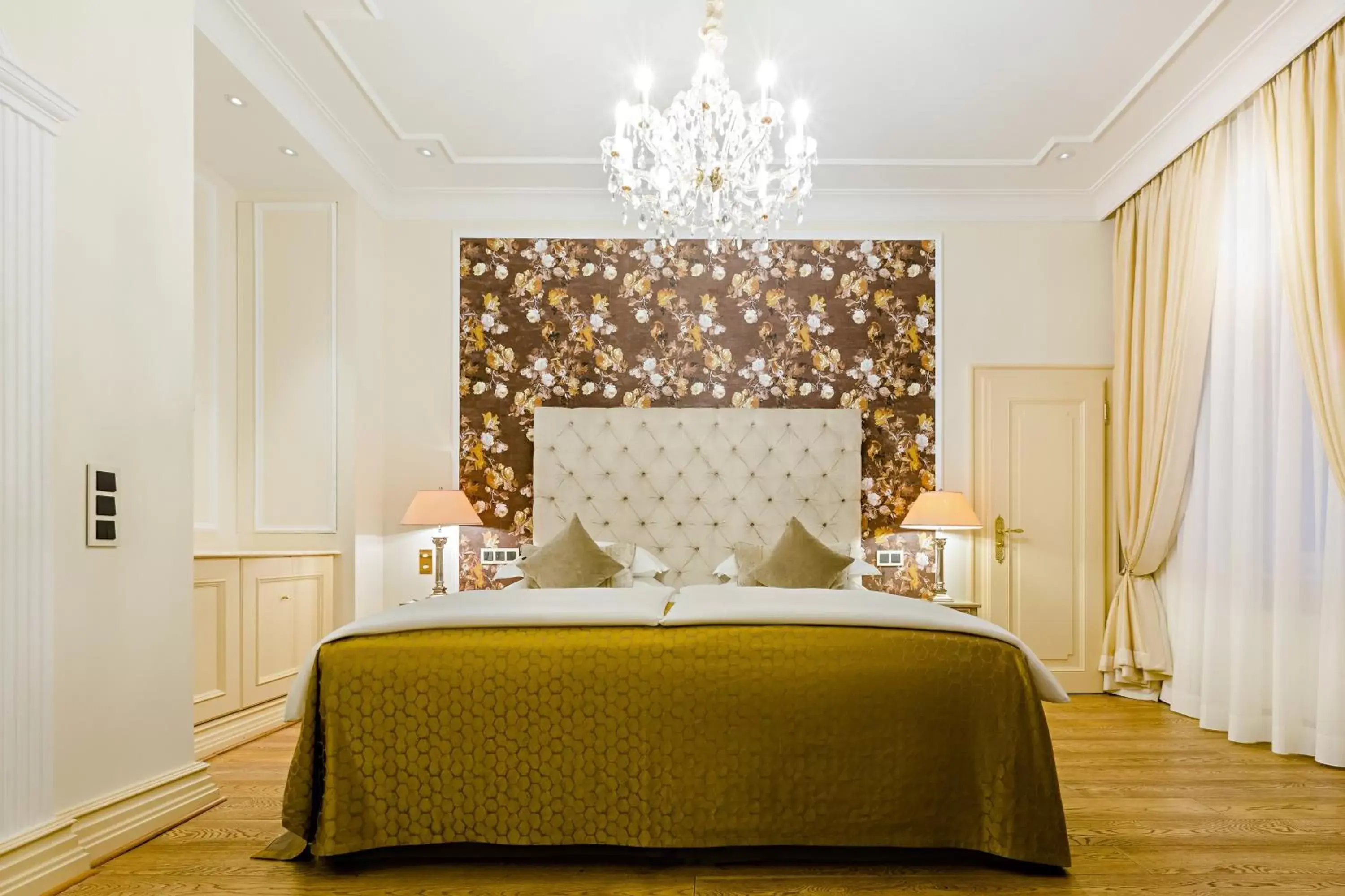 Bed in Excelsior Hotel Ernst am Dom