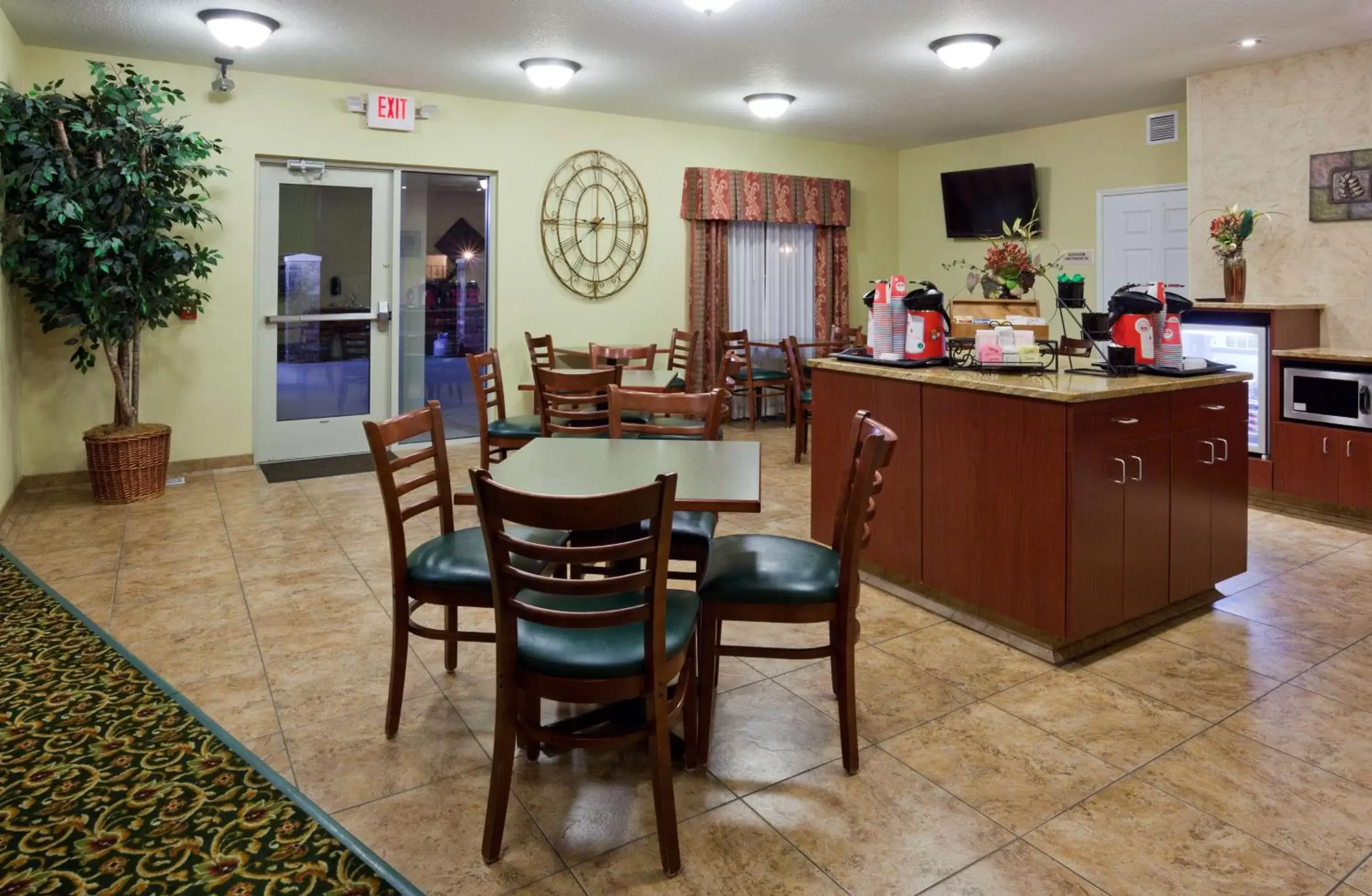 Breakfast, Restaurant/Places to Eat in GrandStay Residential Suites Hotel Faribault
