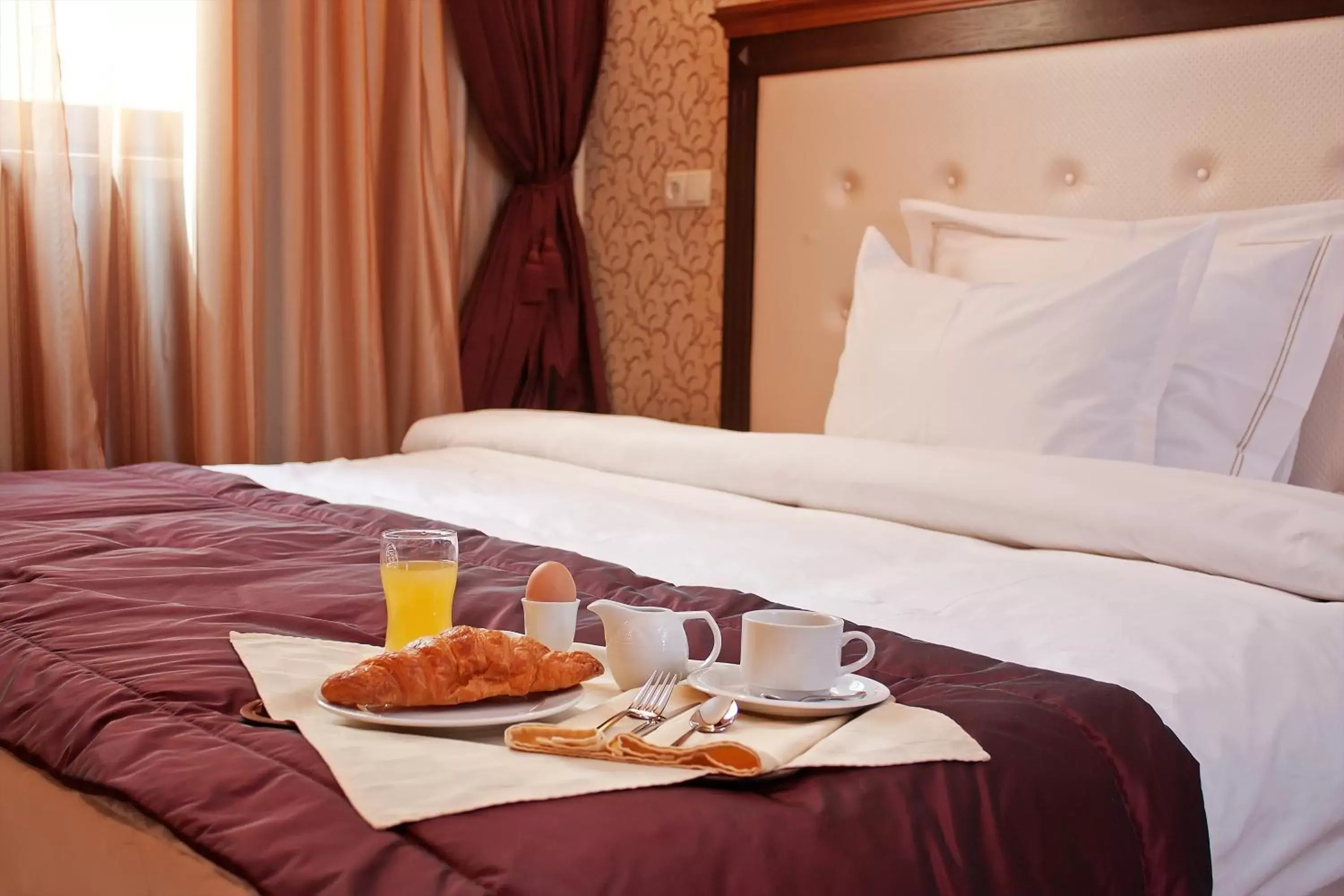 Bed in Best Western Plus Bristol Hotel Bed in Best Western Plus Bristol Hotel